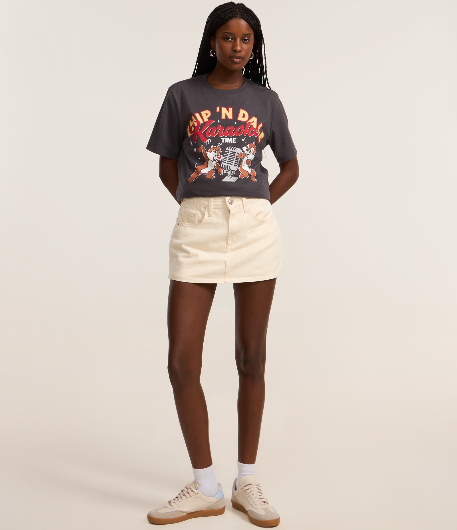 Camiseta T-shirt com Estampa Tico e Teco no Karaokê Cinza 2