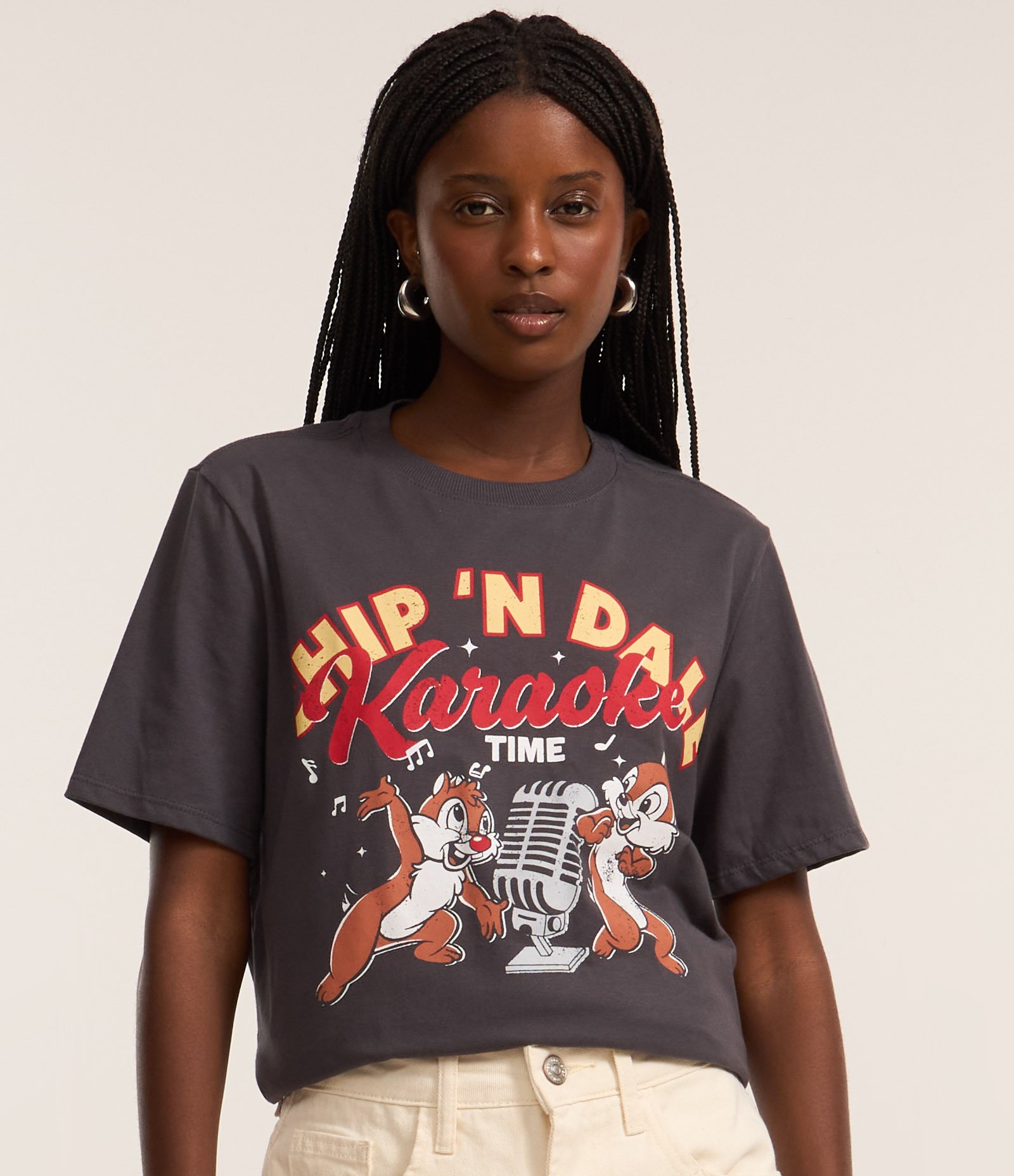 Camiseta T-shirt com Estampa Tico e Teco no Karaokê Cinza 3