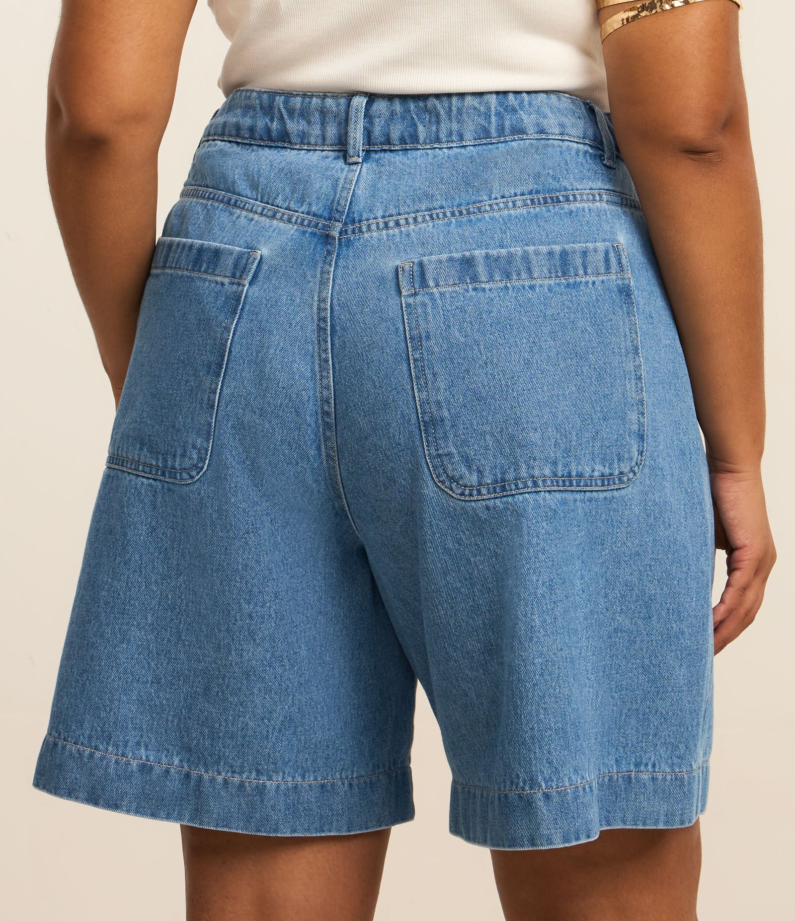 Bermuda em Jeans com Bolsos Curve & Plus Size Azul 5