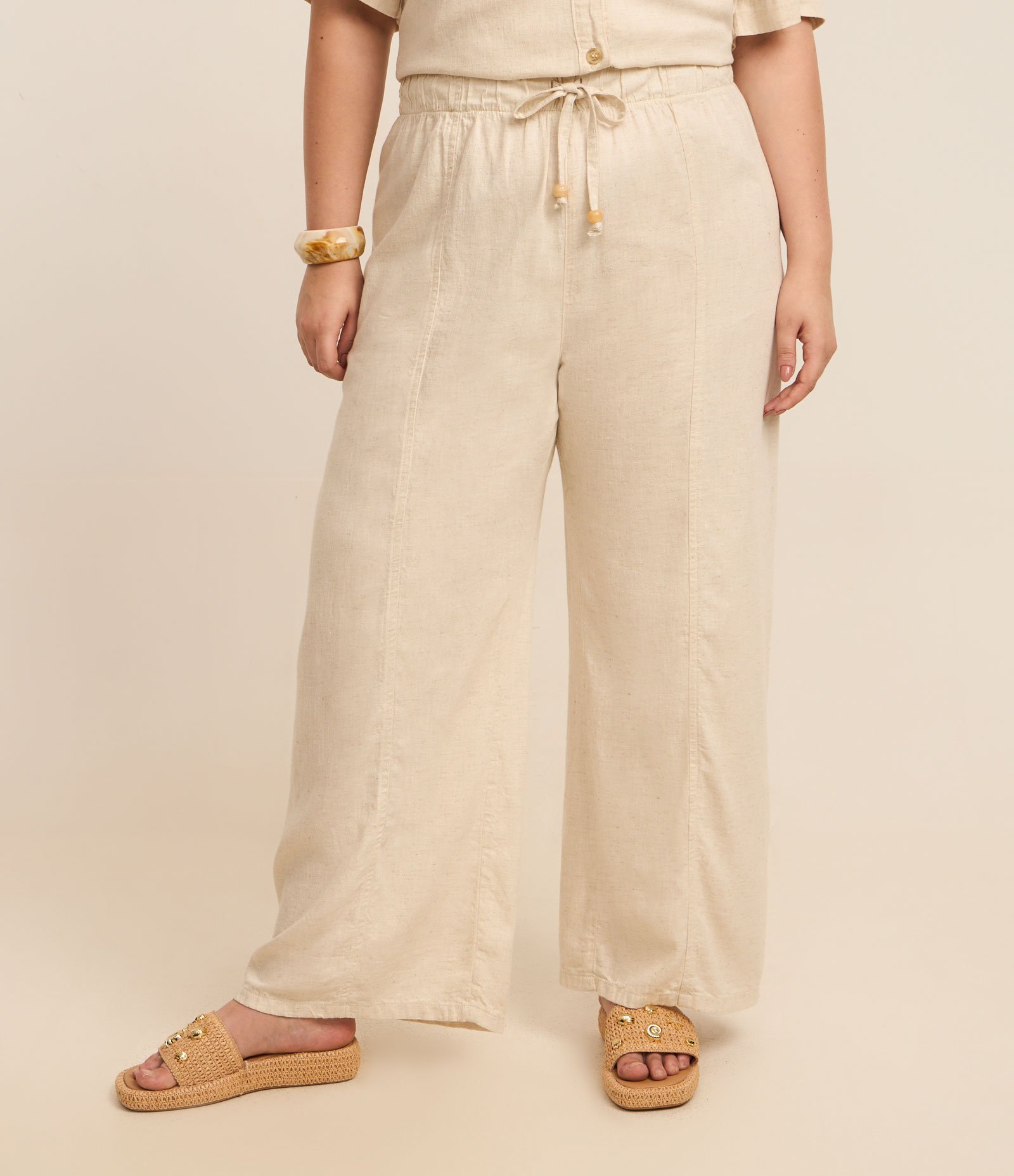 Calça Pantacourt em Sarja com Elástico no Cós e Amarração Curve & Plus Off White 2