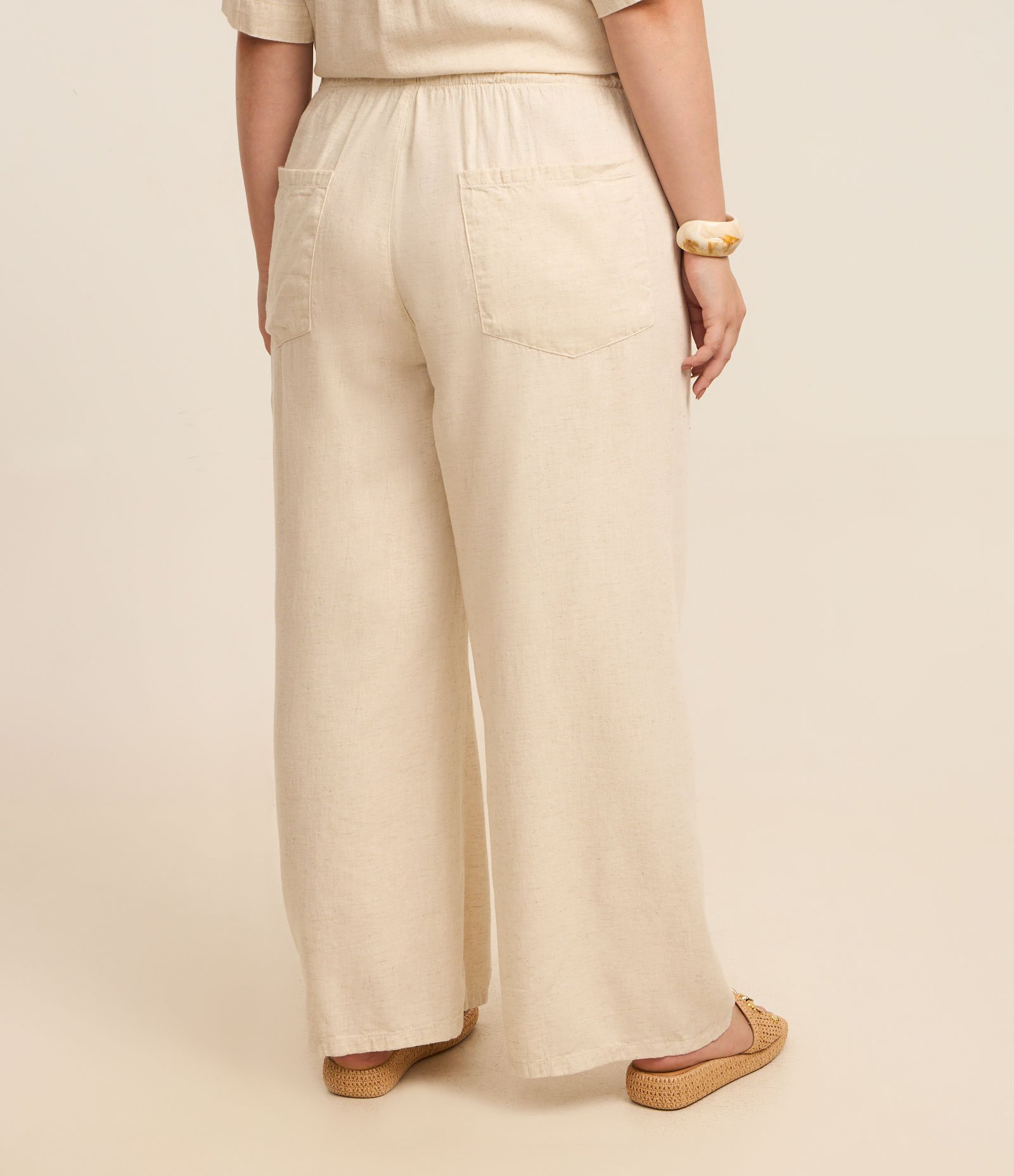 Calça Pantacourt em Sarja com Elástico no Cós e Amarração Curve & Plus Off White 4