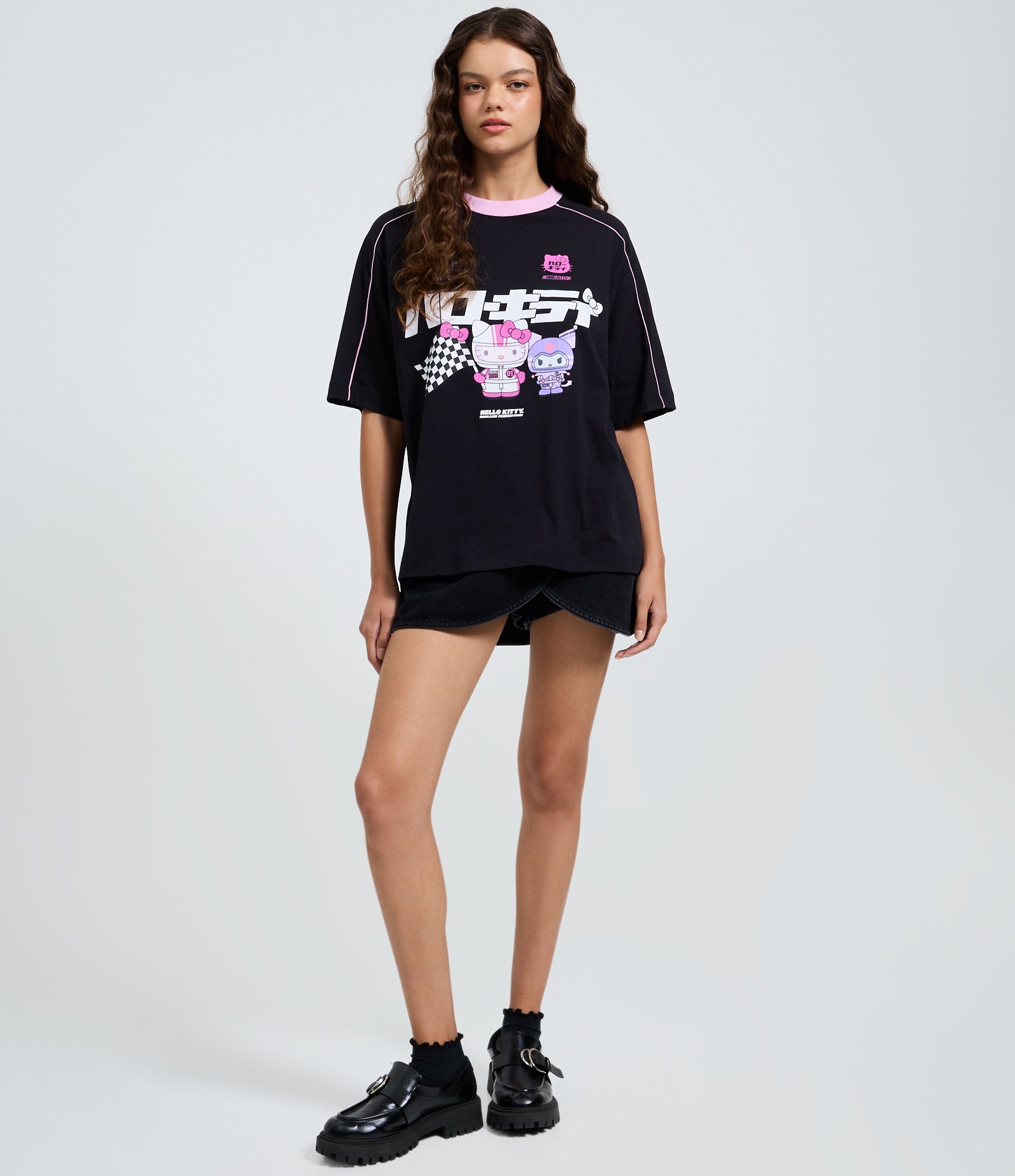Camiseta em Algodão com Estampa Racing da Hello Kitty e Kuromi Preto 2