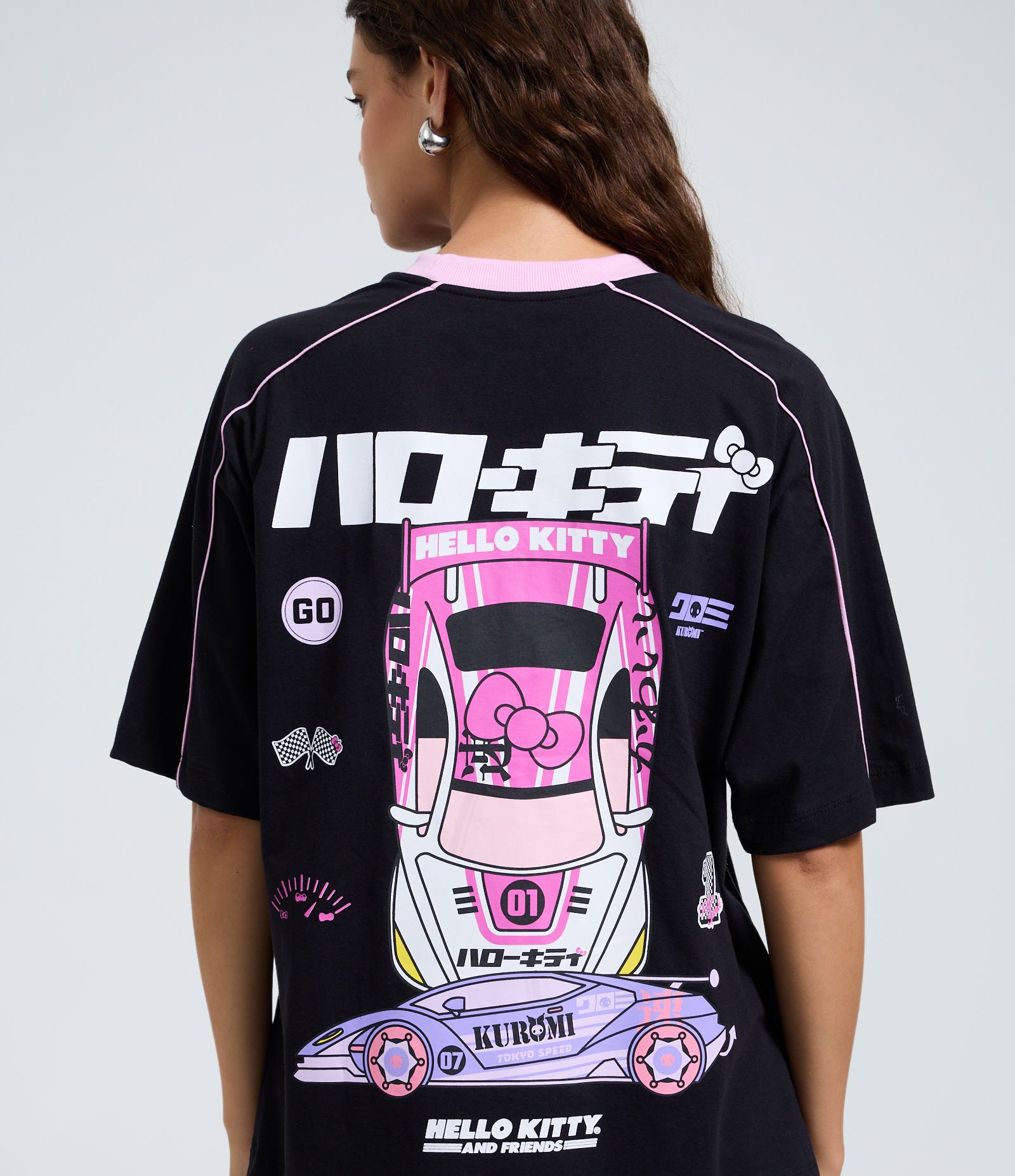 Camiseta em Algodão com Estampa Racing da Hello Kitty e Kuromi Preto 4