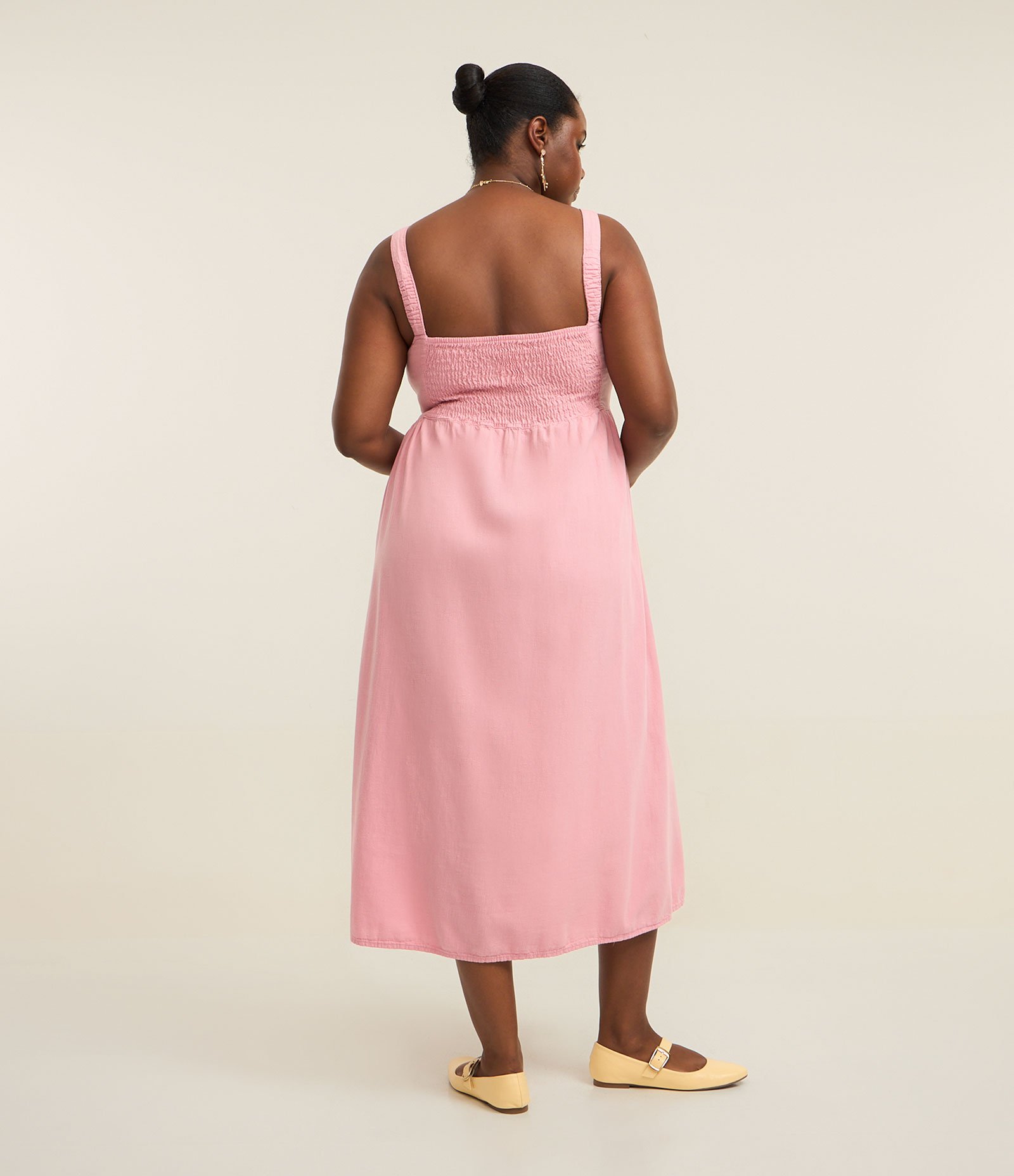 Vestido Midi sem Manga em Sarja Leve com Liocel com Lastex nas Costas Curve & Plus Size Rosa 3