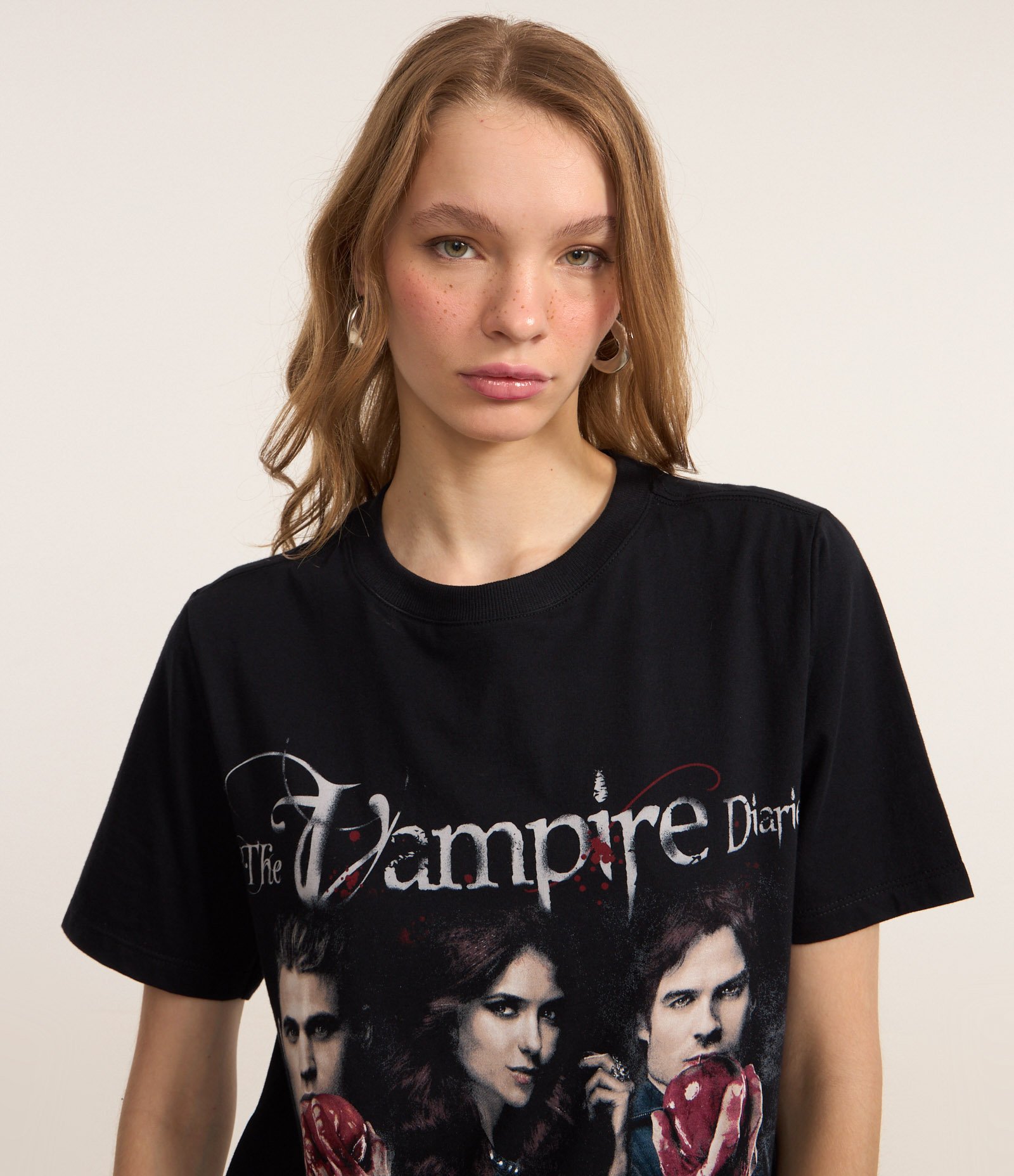 Camiseta T-shirt com Estampa Vampire Diaries Preto 3