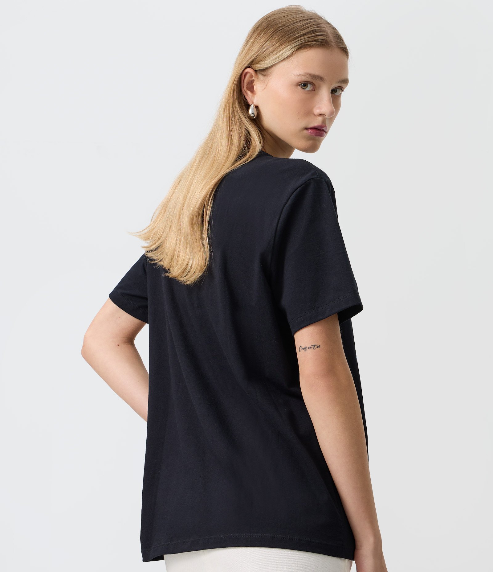 Camiseta T-shirt em Algodão com Estampa Noiva Cadáver Preto 4