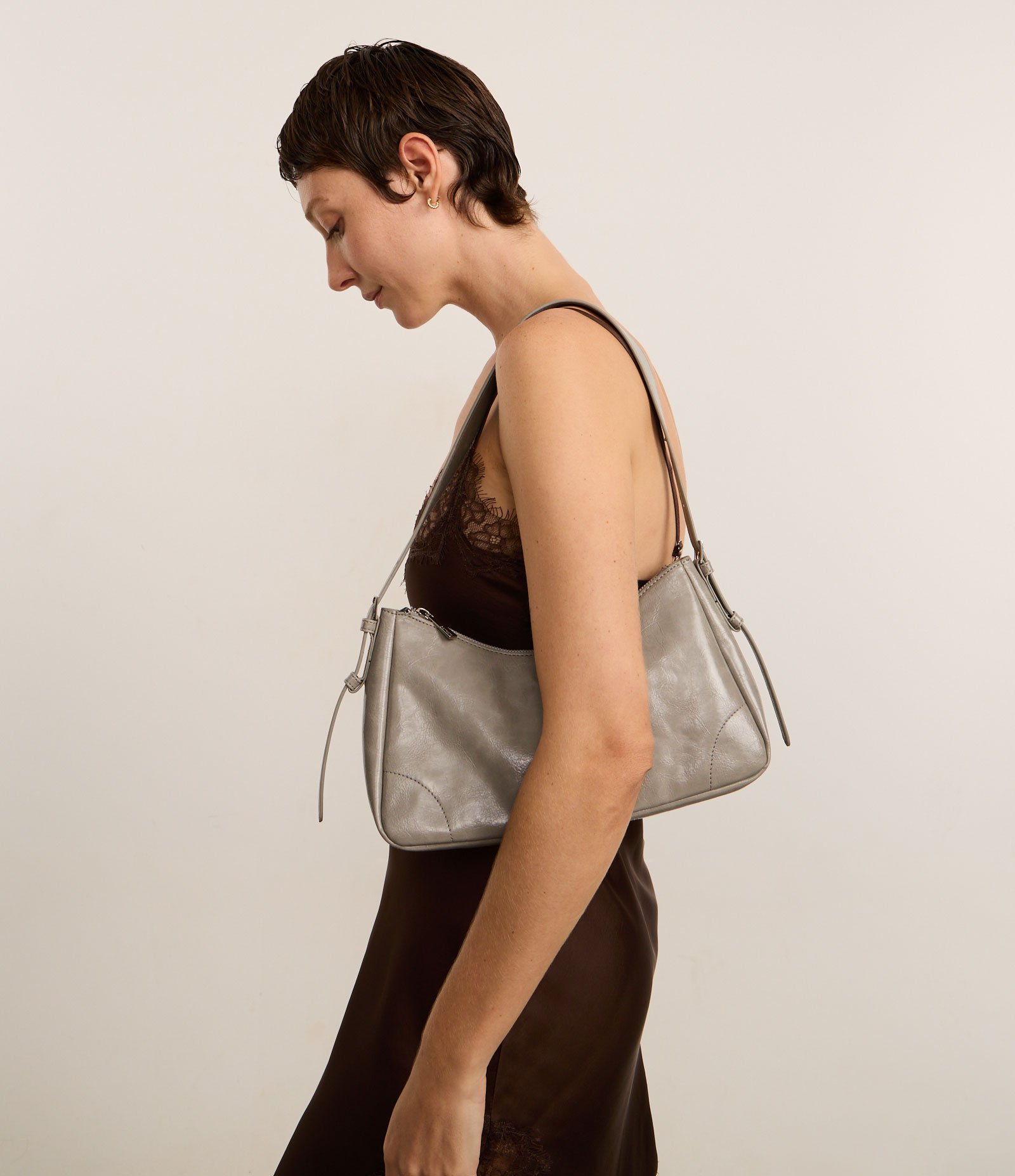 Bolsa Shoulder em PU com Alça de com Fivela Cinza 1