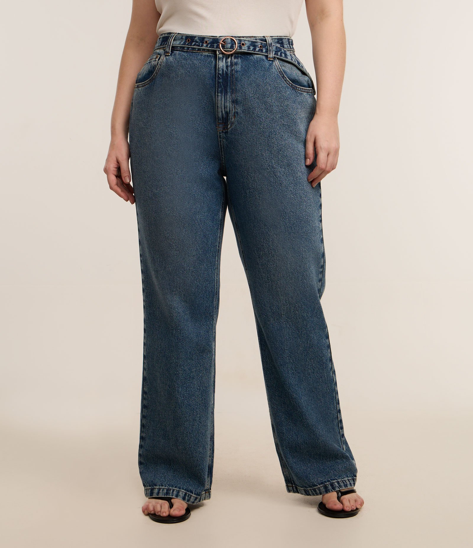 Calça Reta em Jeans com Cinto Curve & Plus Size Azul 2