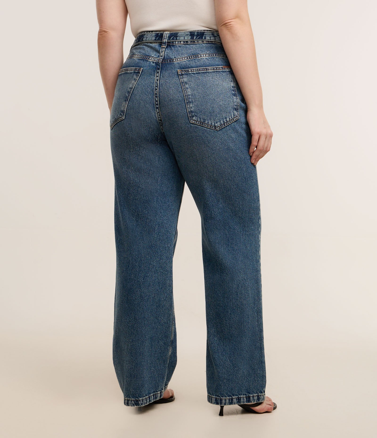 Calça Reta em Jeans com Cinto Curve & Plus Size Azul 4