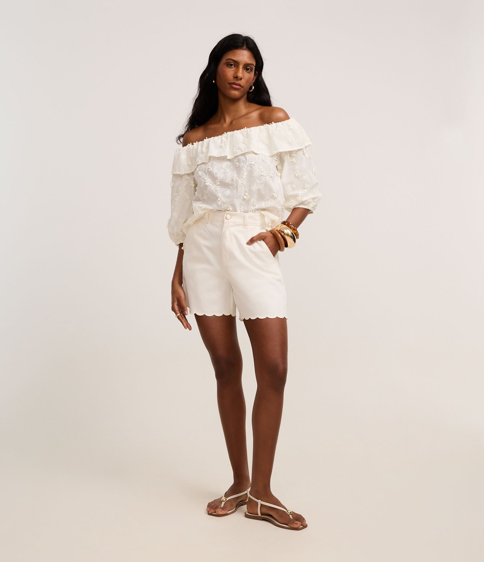 Short Cintura Alta em Sarja com Barra Nuvem Off White 1