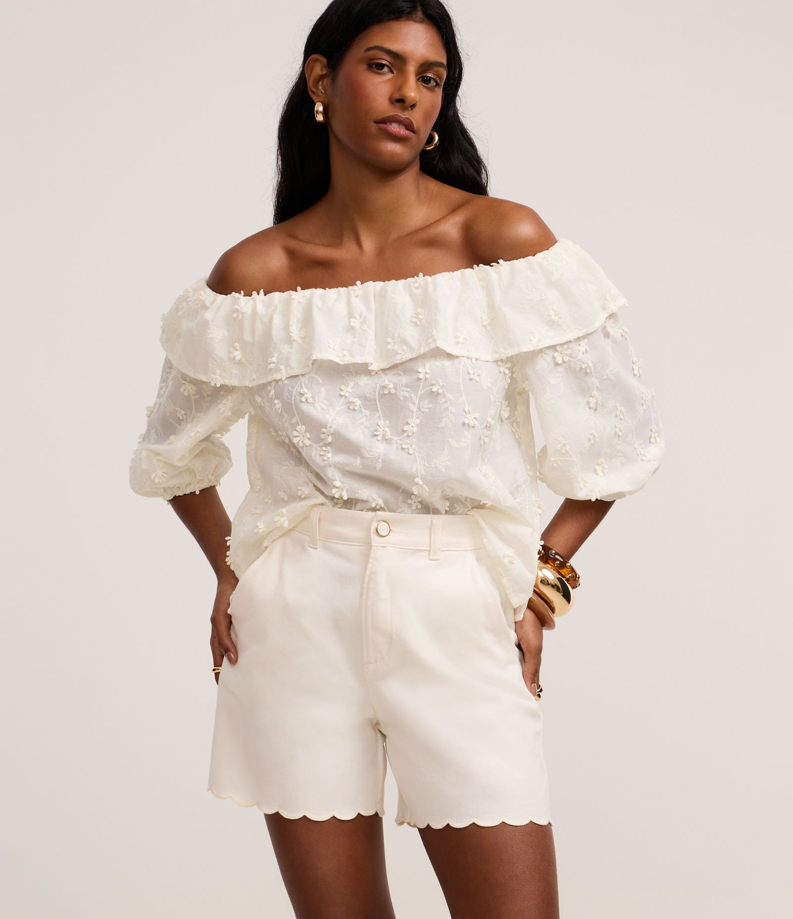 Short Cintura Alta em Sarja com Barra Nuvem Off White 2