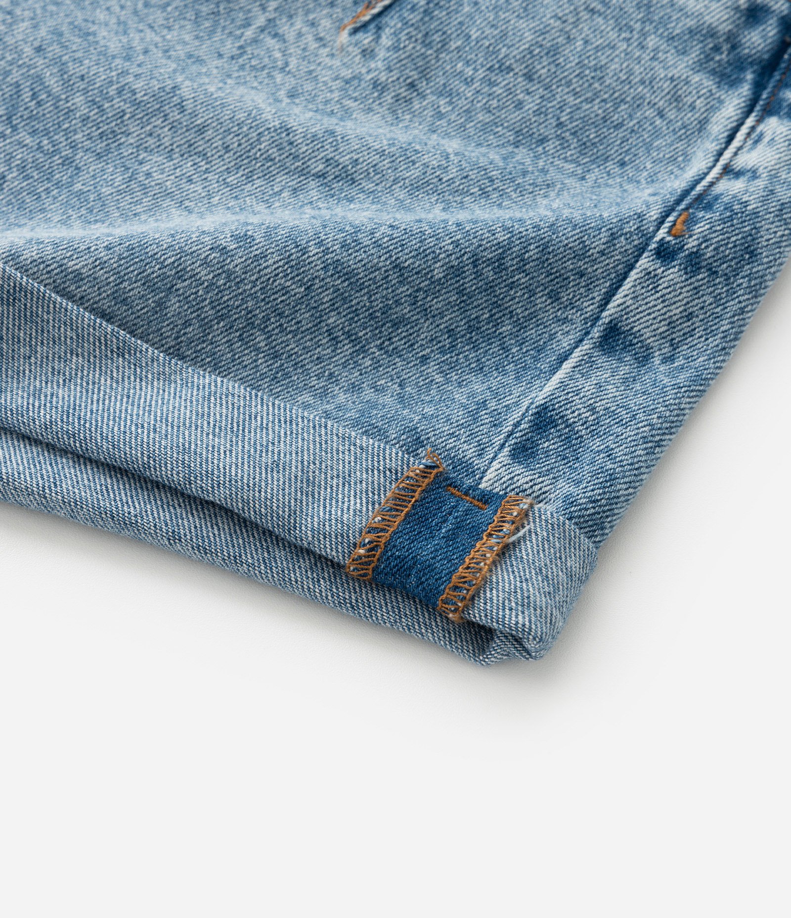 Short Mom em Jeans com Recorte e Barra Dobrada Curve & Plus Size Azul Claro 8