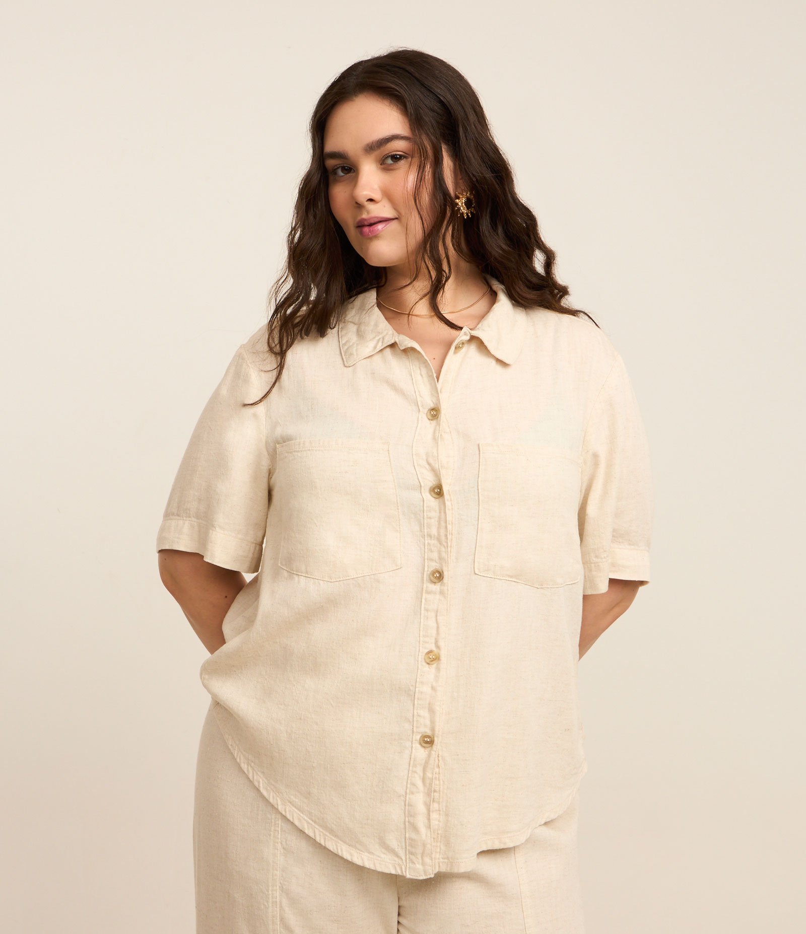 Camisa em Sarja com Bolsos Curve & Plus Size Off White 1