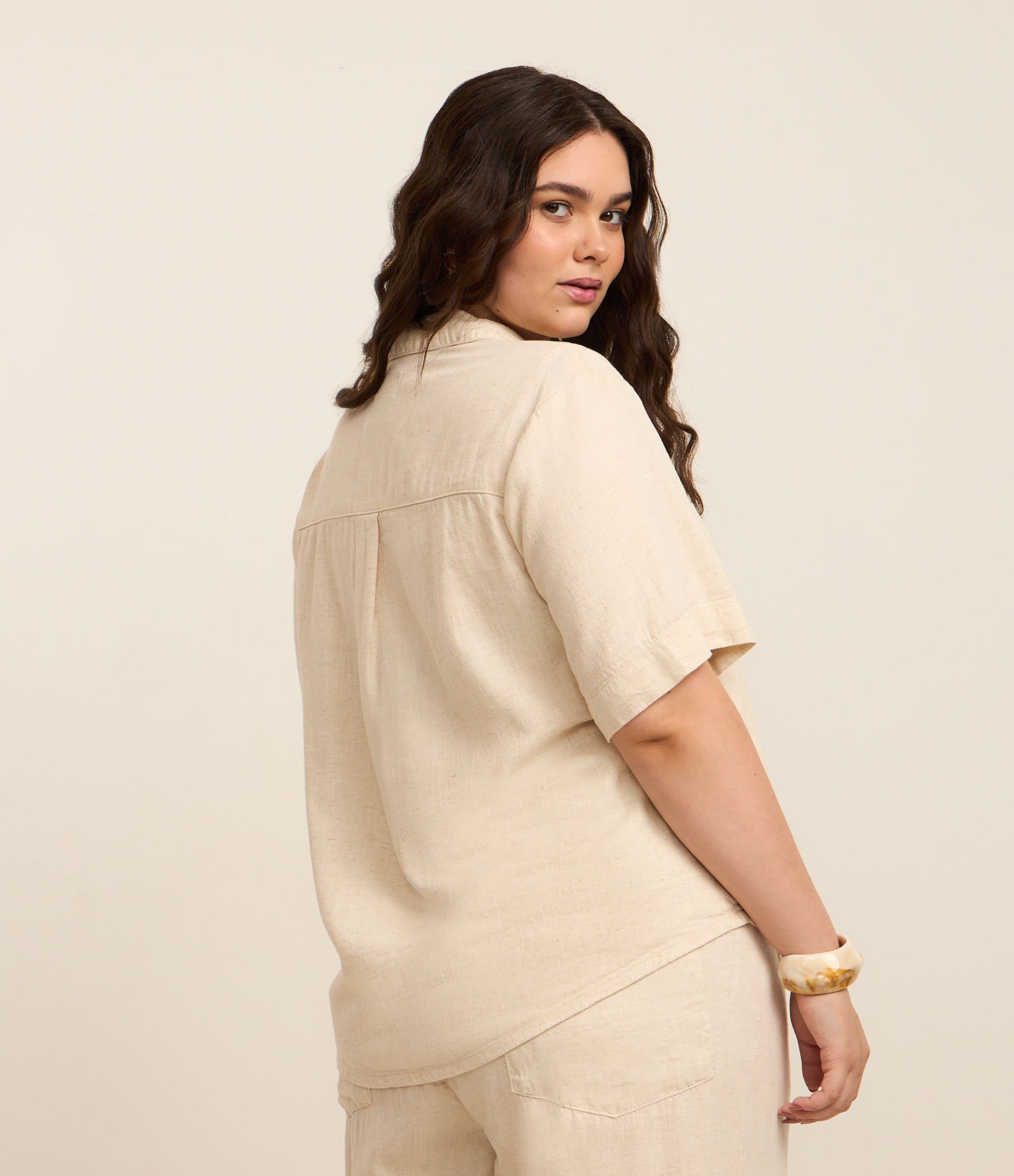 Camisa em Sarja com Bolsos Curve & Plus Size Off White 4