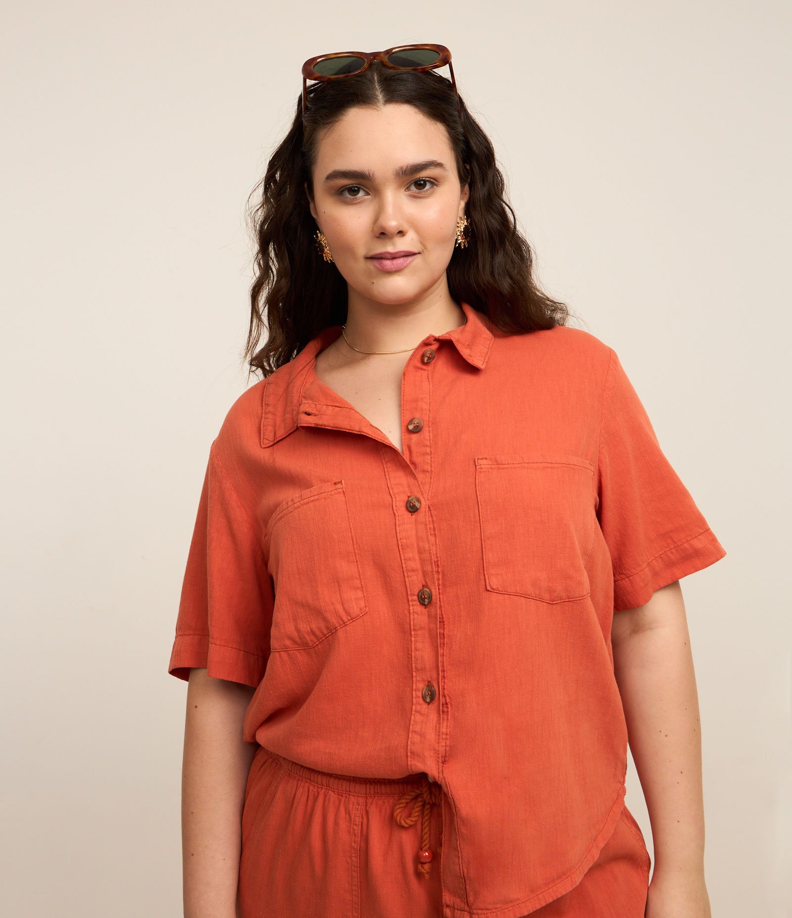 Camisa em Sarja com Bolsos Curve & Plus Size Telha 1