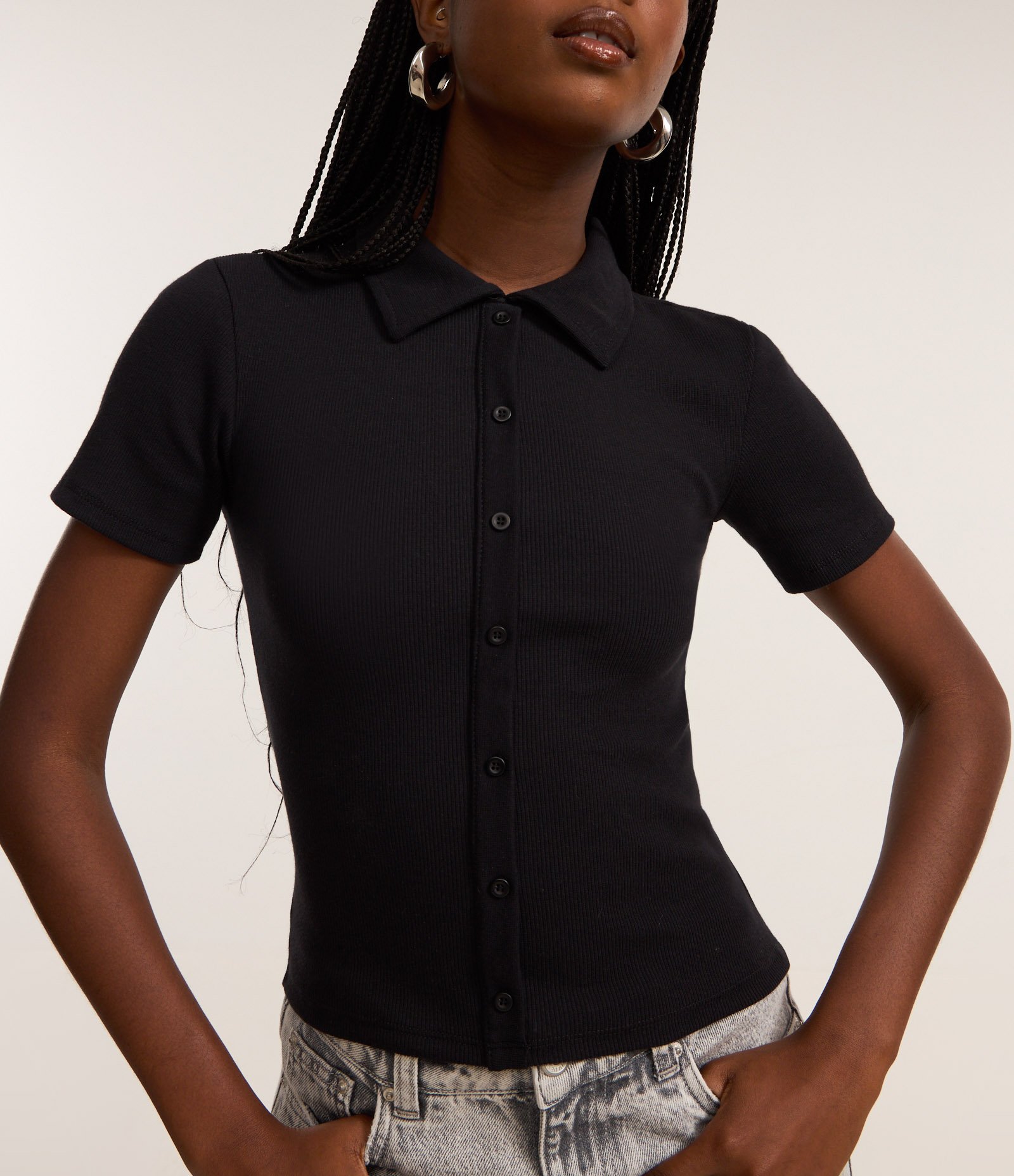 Blusa em Ribana com Gola Polo e Abotoamento Frontal Preto 3