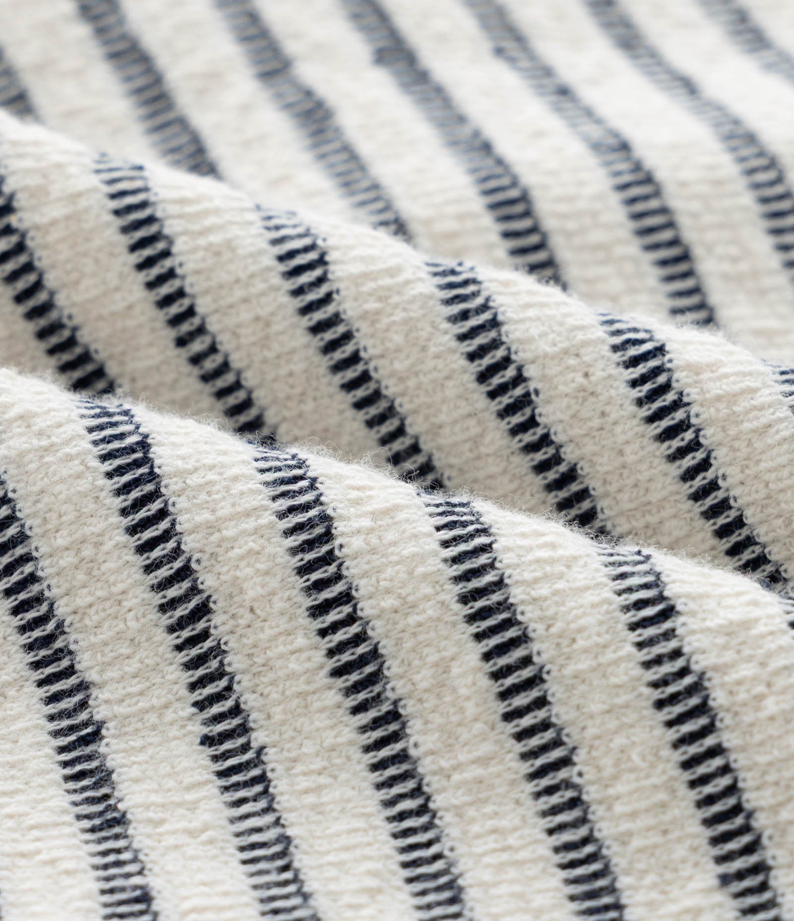 Blusa Infantil Slim em Moletinho com Estampa de Listras e Laços Aplicados - Tam 7 a 14 Anos Branco/Preto 4