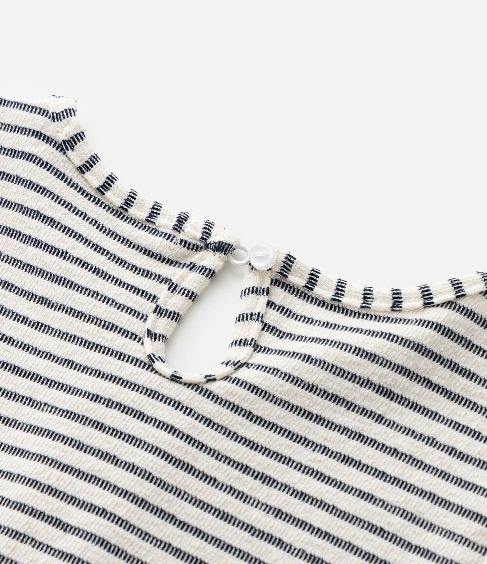 Blusa Infantil Slim em Moletinho com Estampa de Listras e Laços Aplicados - Tam 7 a 14 Anos Branco/Preto 5