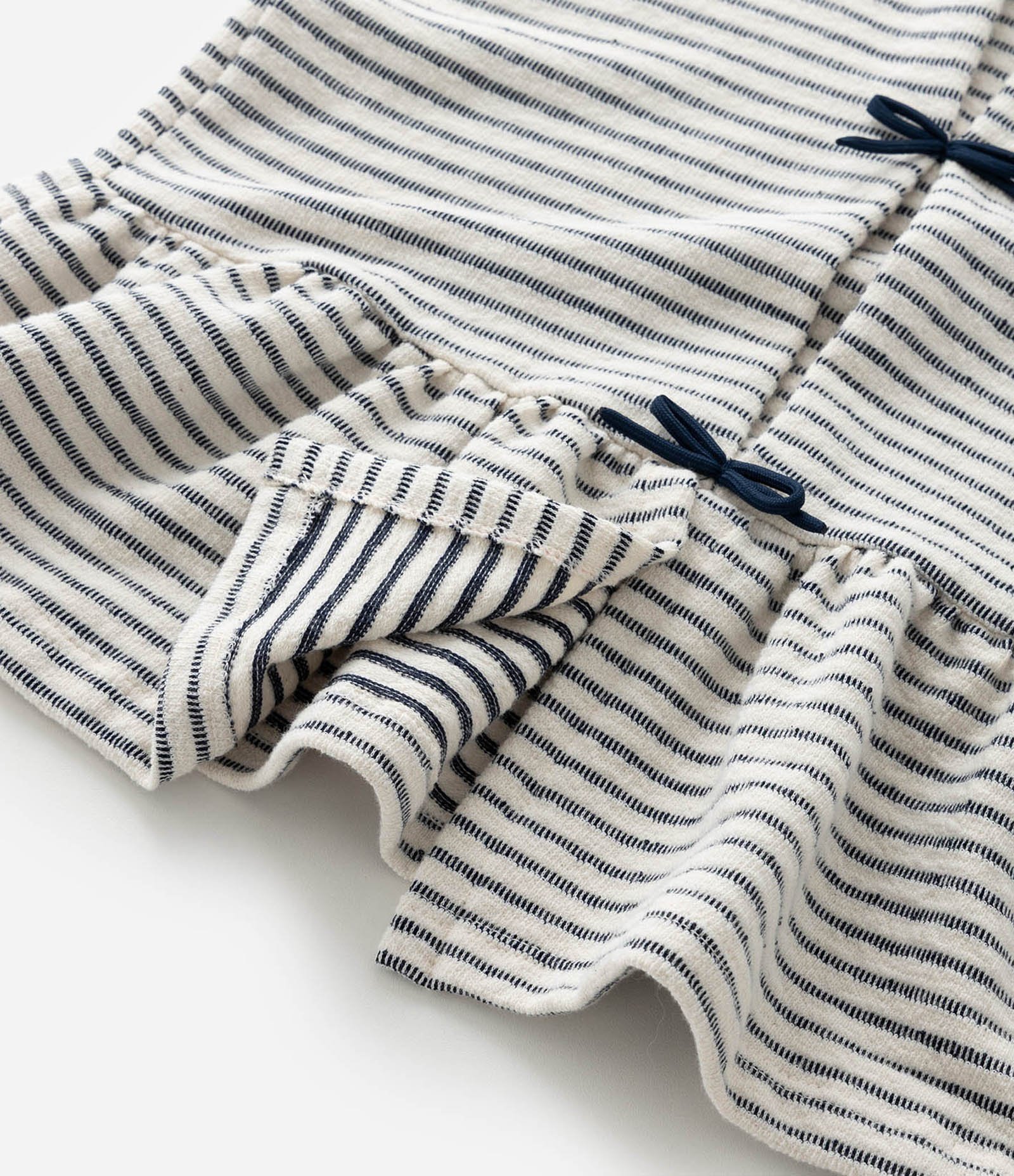 Blusa Infantil Slim em Moletinho com Estampa de Listras e Laços Aplicados - Tam 7 a 14 Anos Branco/Preto 6