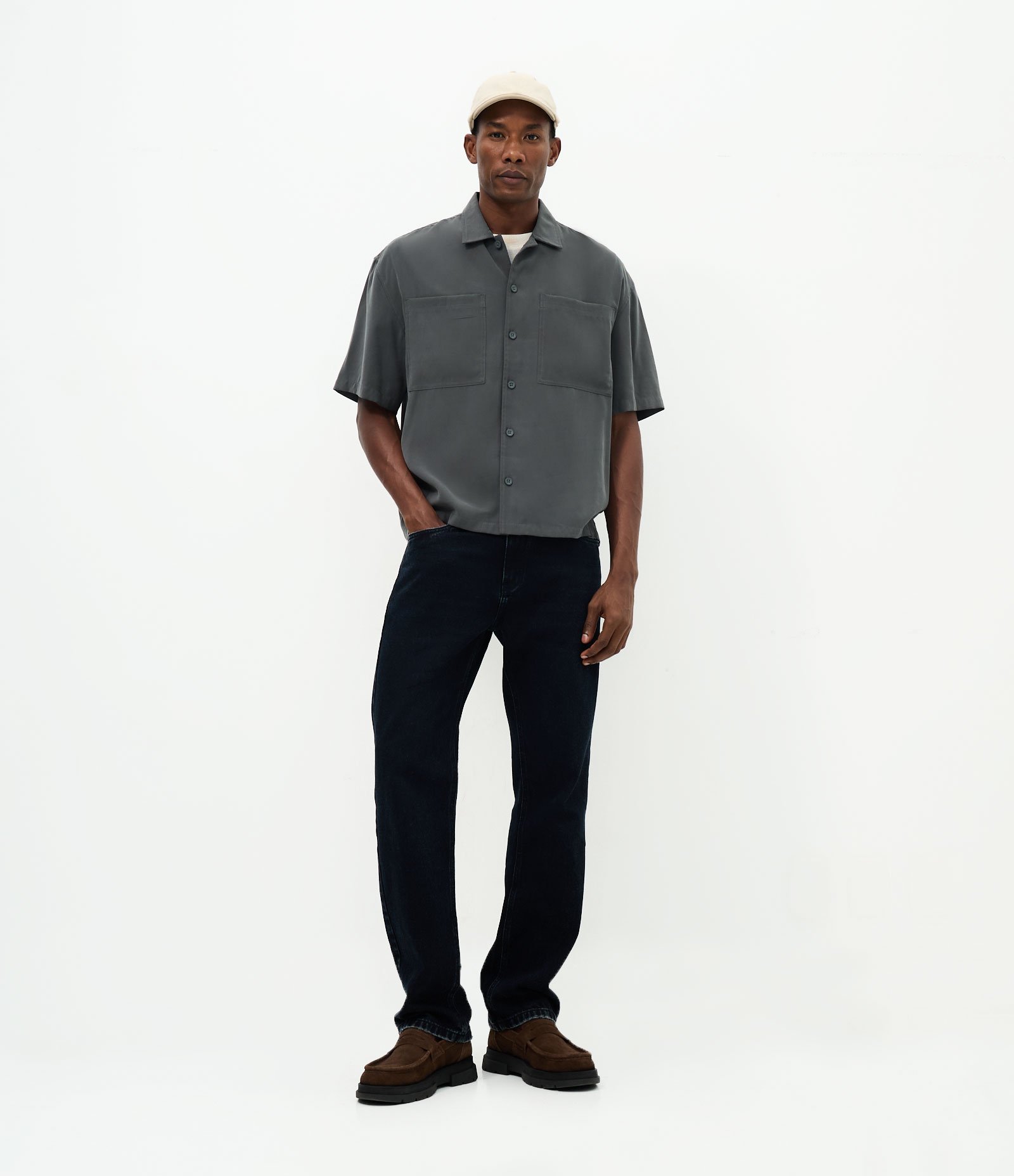 Camisa Manga Curta de Viscose com Bolsos Cinza 2