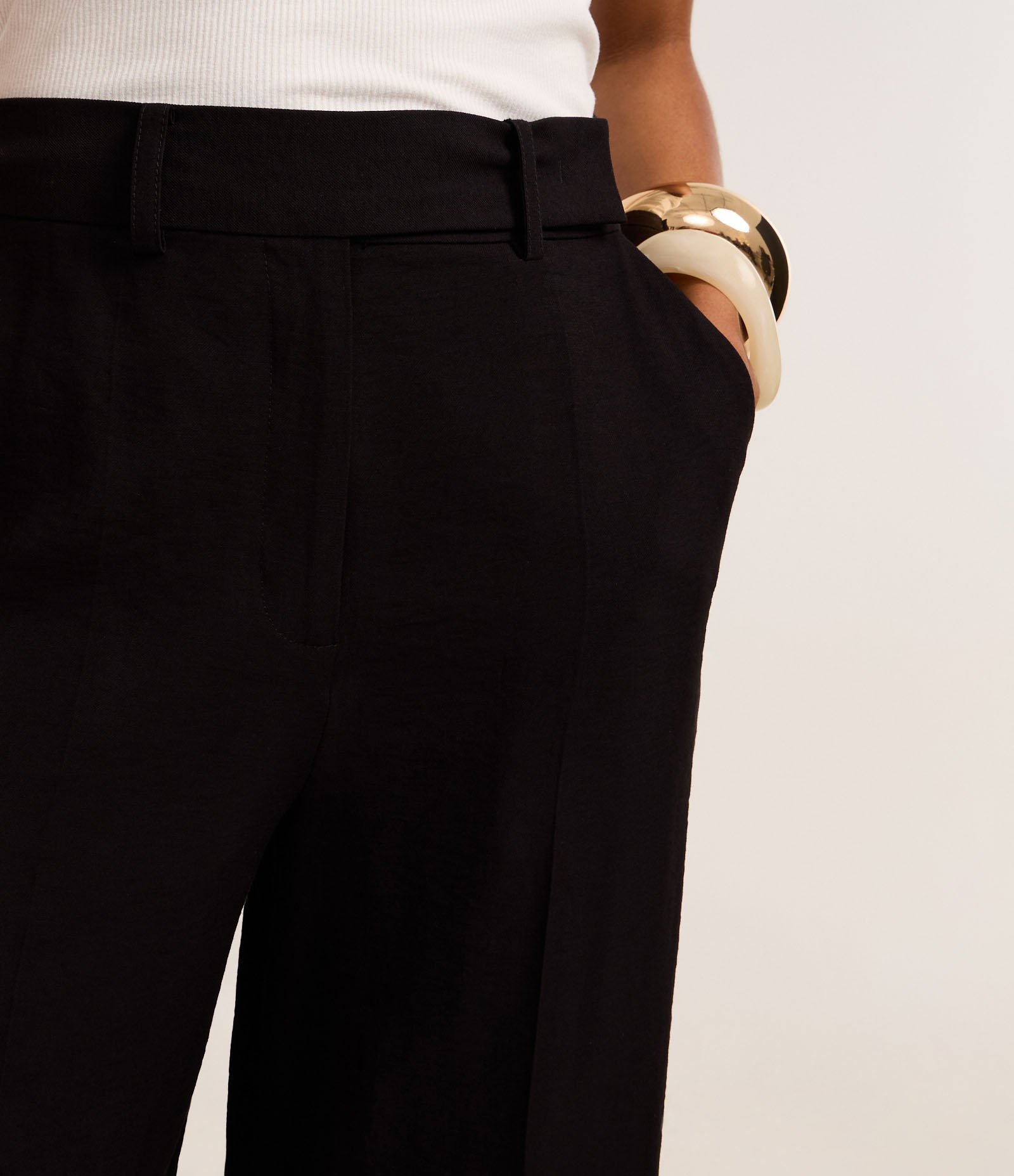 Calça Pantalona Alfaiatada com Cintura Alta Preto 4