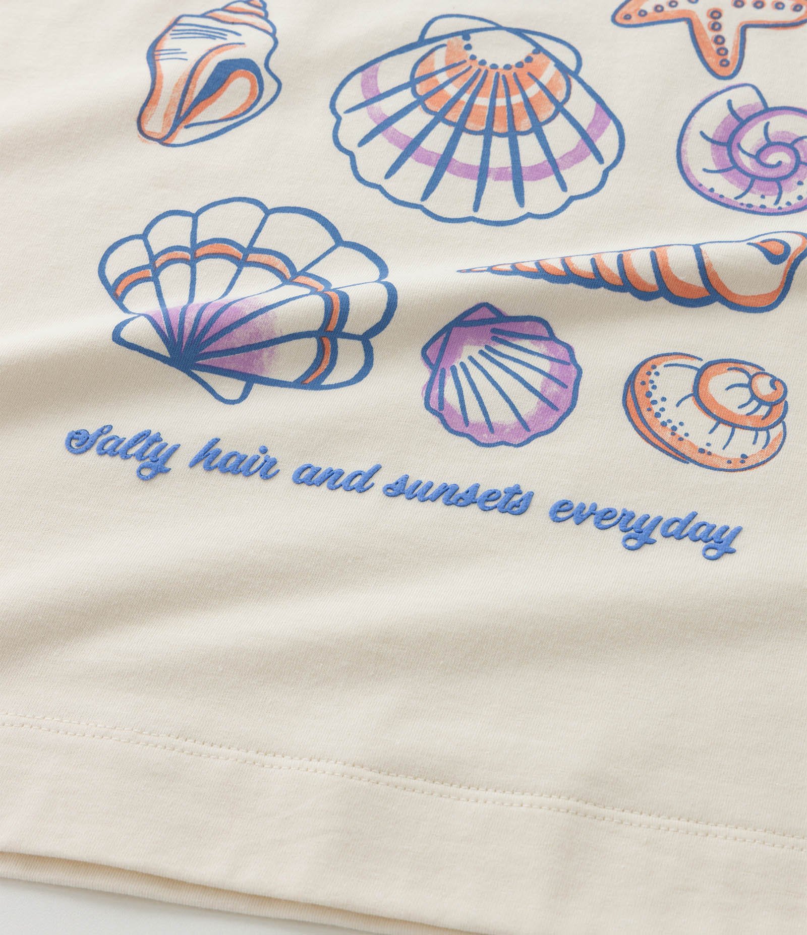 Camiseta Infantil Over com Estampa de Conchas - Tam 7 a 16 Anos Bege 6