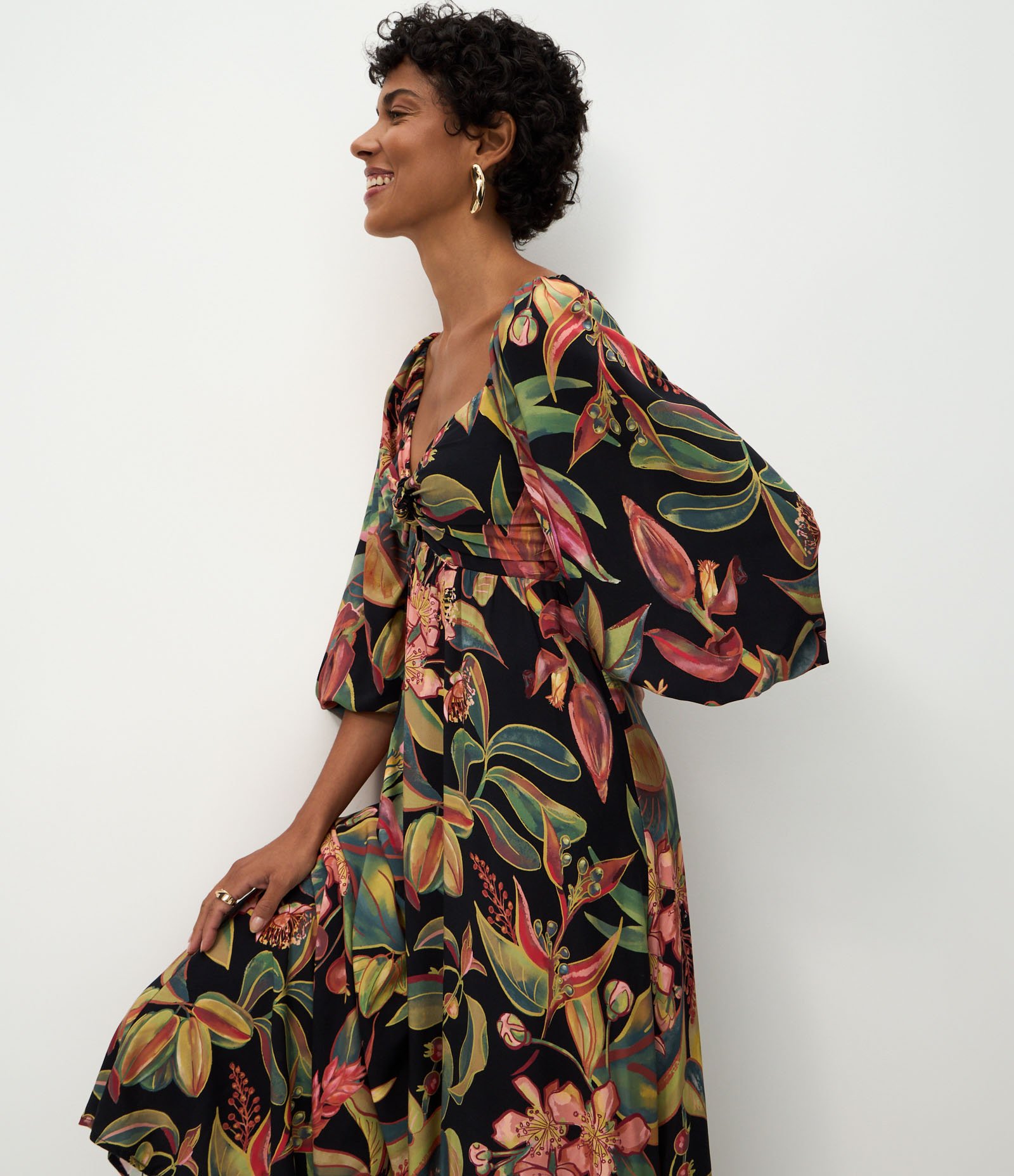 Vestido Midi em Viscose com Estampa de Folhagem Preto 2