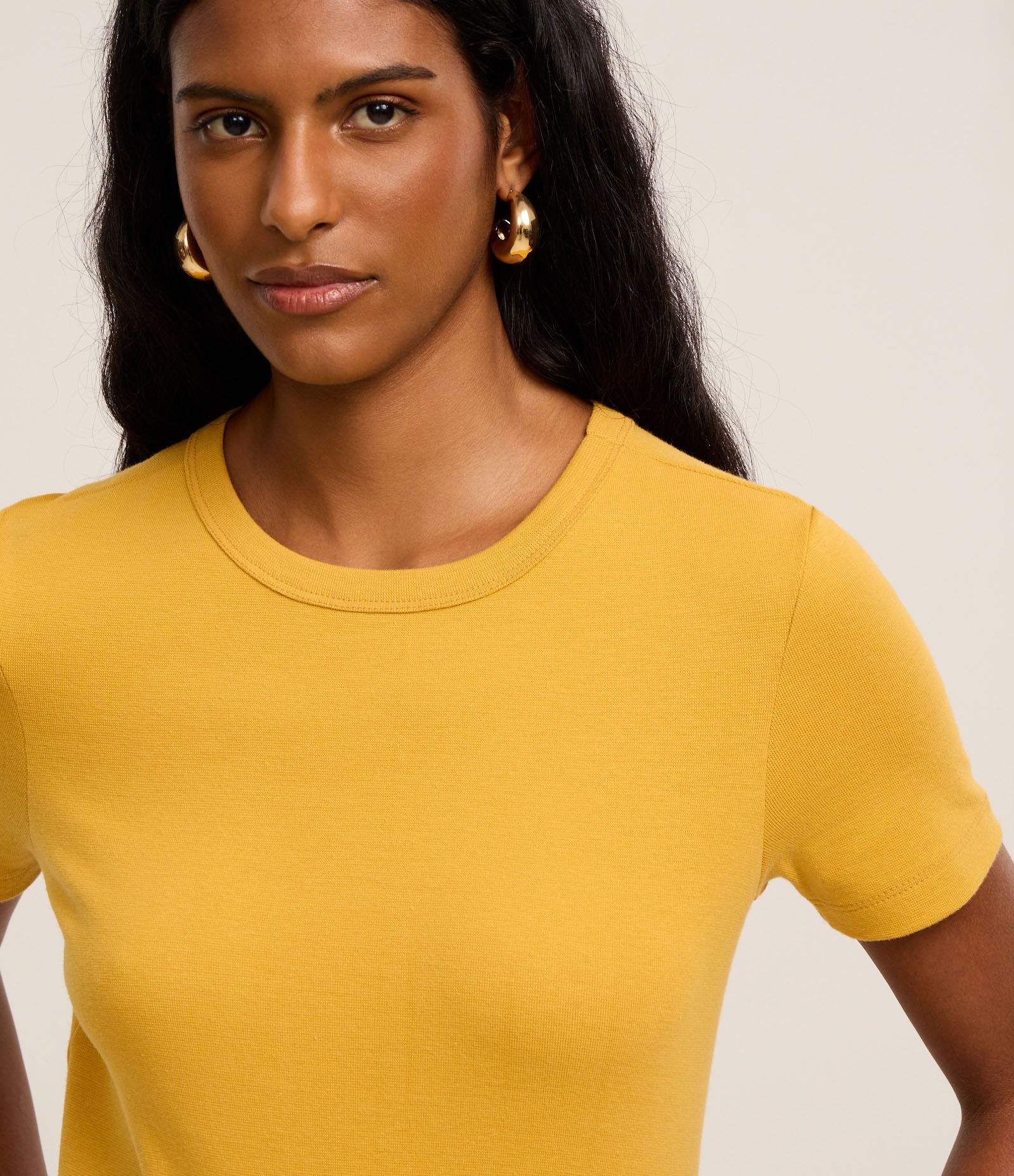 Blusa Básica Ajustada em Ribana com Gola Redonda Mostarda 3