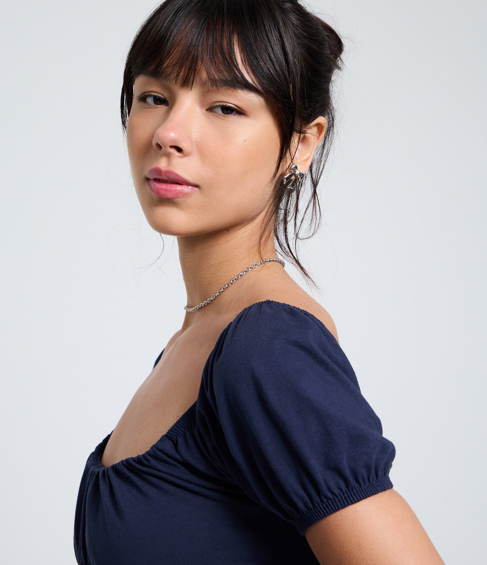 Blusa em Algodão com Manga Bufante e Decote Aberto Azul Marinho 3