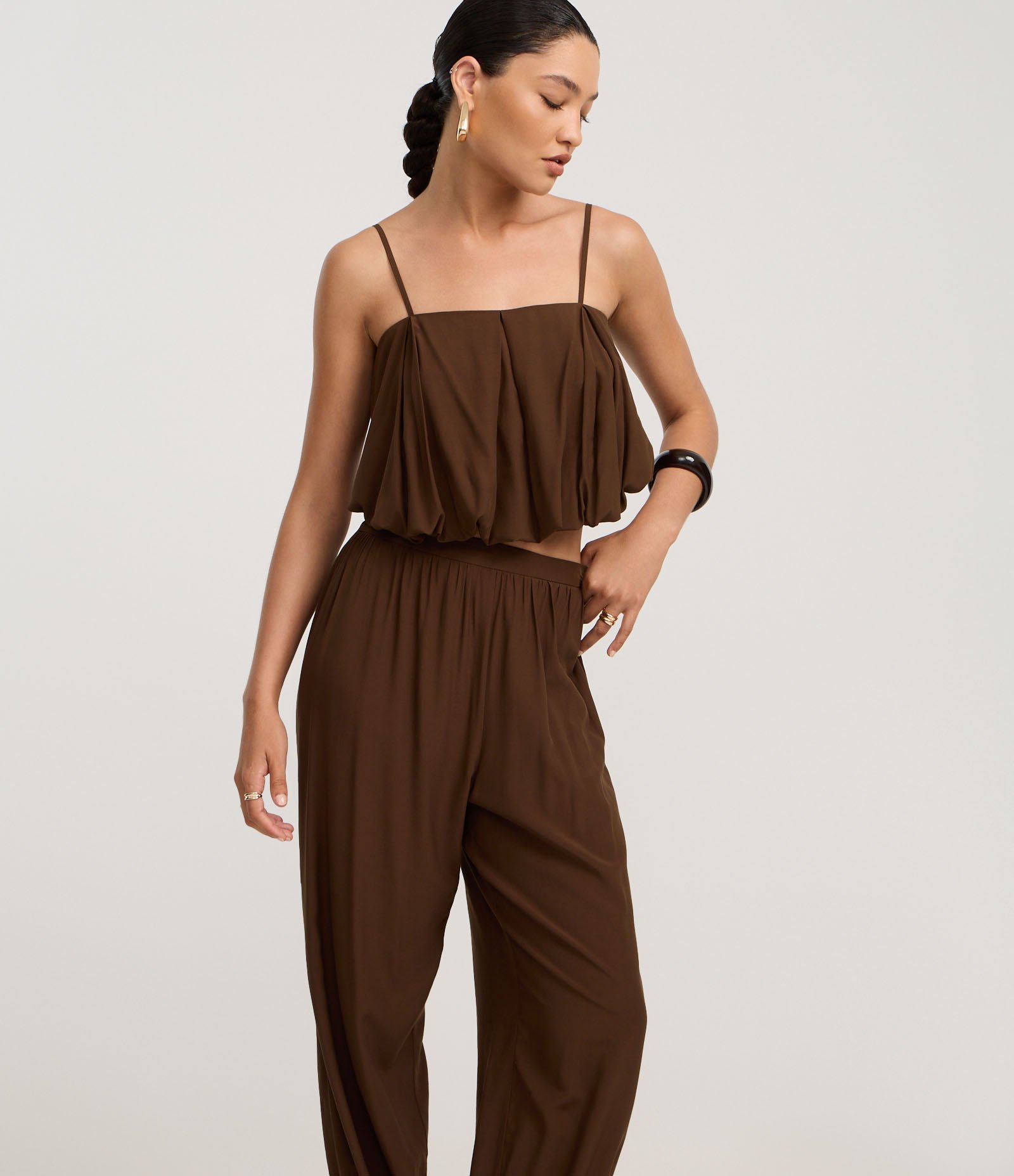 Calça Aladim Ballon Acetinada com Elástico na Barra Marrom 2