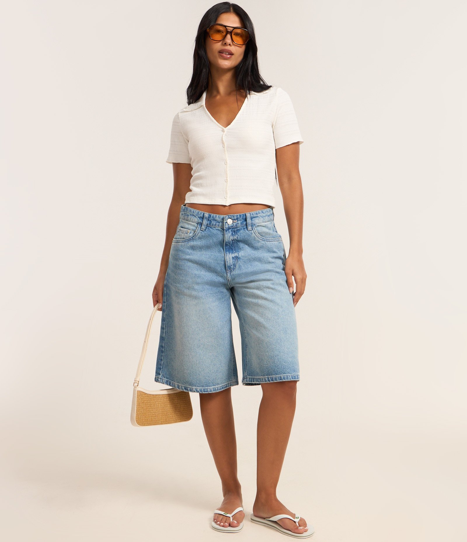 Blusa Polo com Textura e Abotoamento Frontal Bege 2