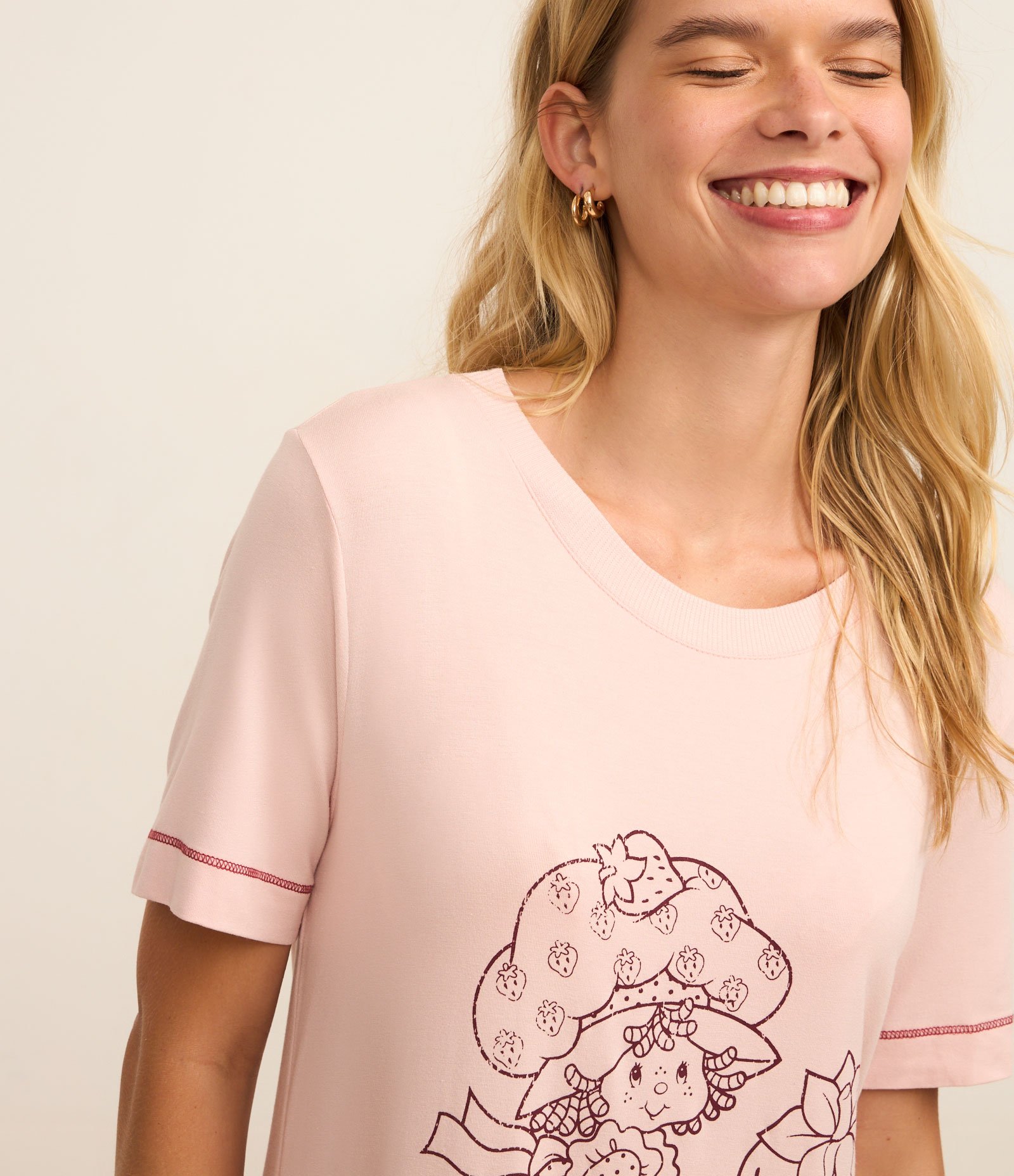 Camisola Curta em Viscolycra com Estampa Moranguinho Rosa 2