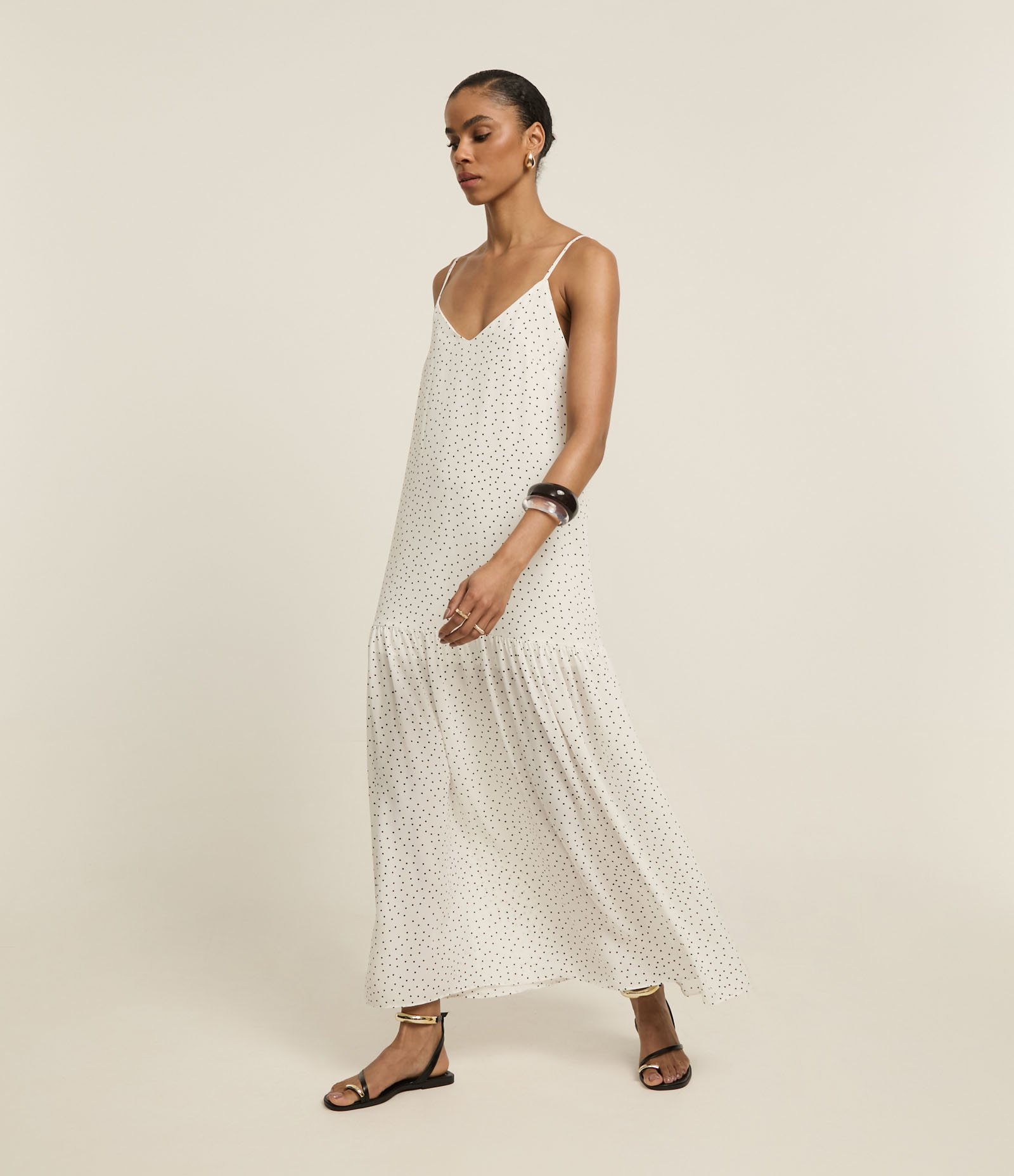 Vestido Evasê Longo em Crepe com Babados e Estampa Poá Branco 1