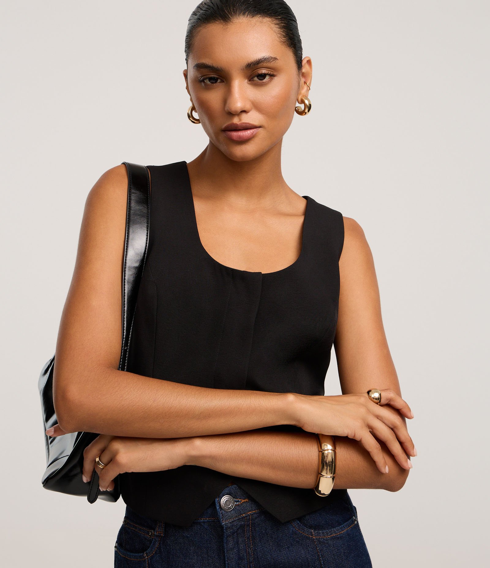 Colete Alfaiatado com Decote Quadrado e Bolsos Fake Preto 1