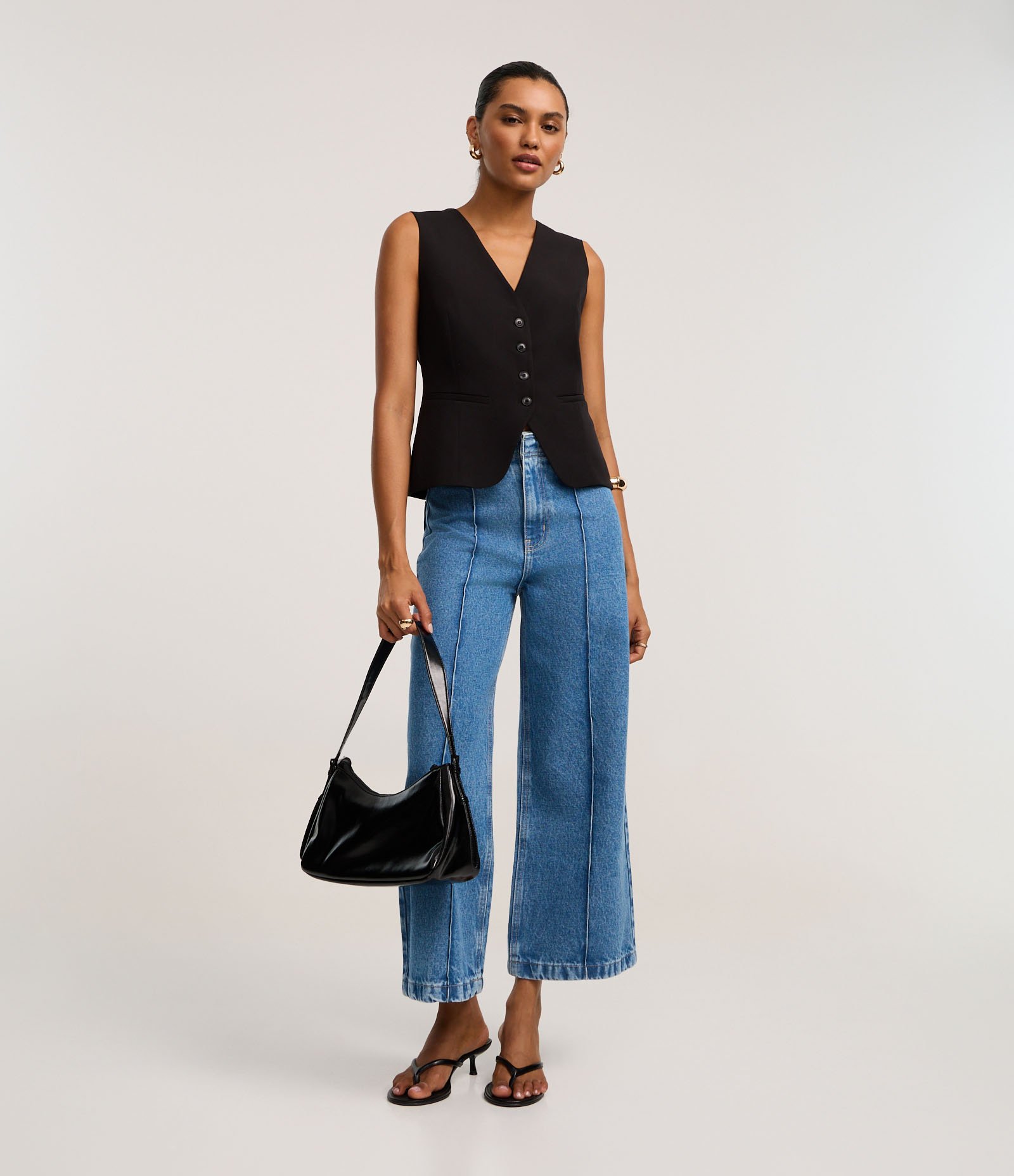 Colete Slim Alfaiatado com Decote V e Botões Preto 2