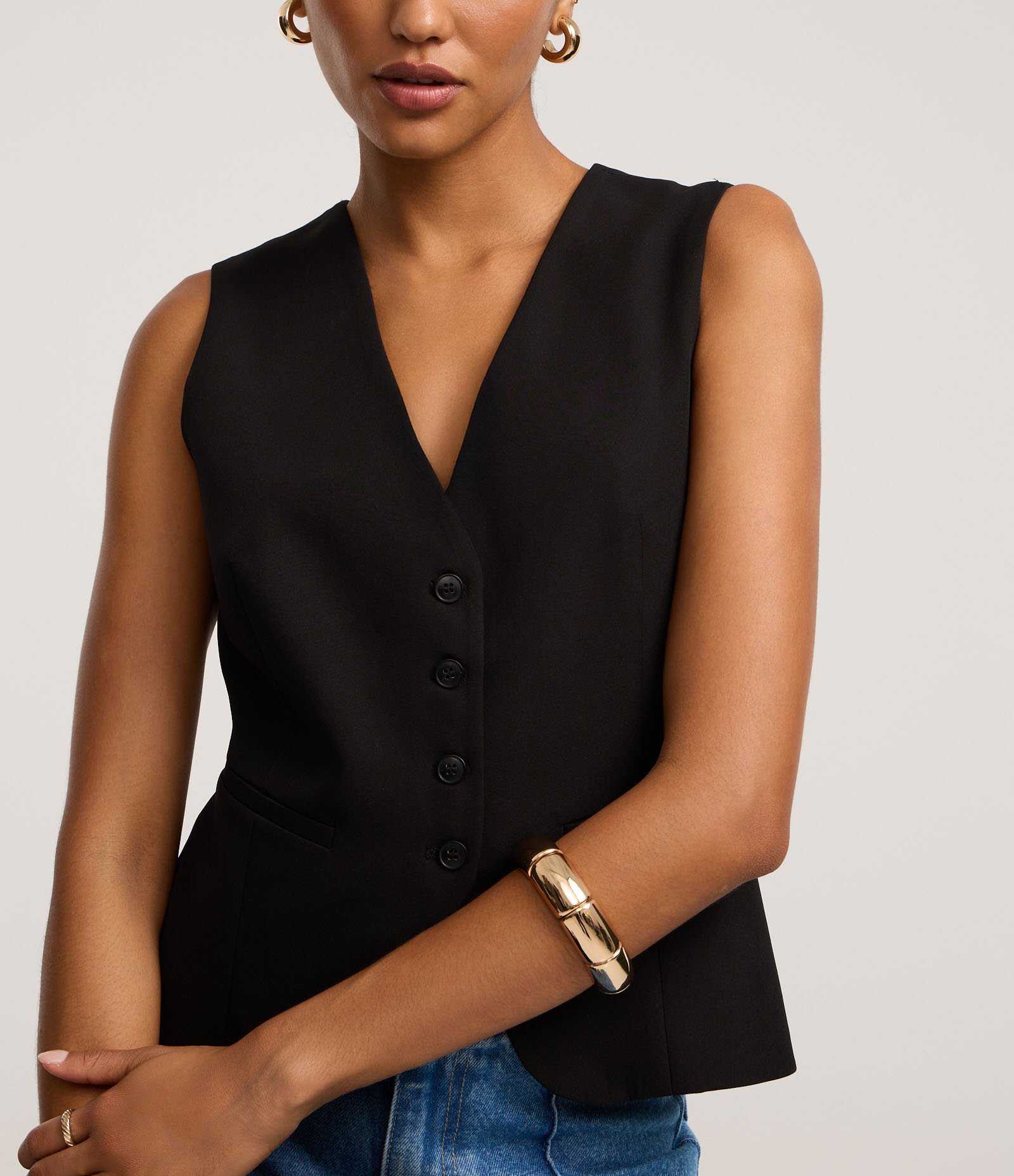 Colete Slim Alfaiatado com Decote V e Botões Preto 5