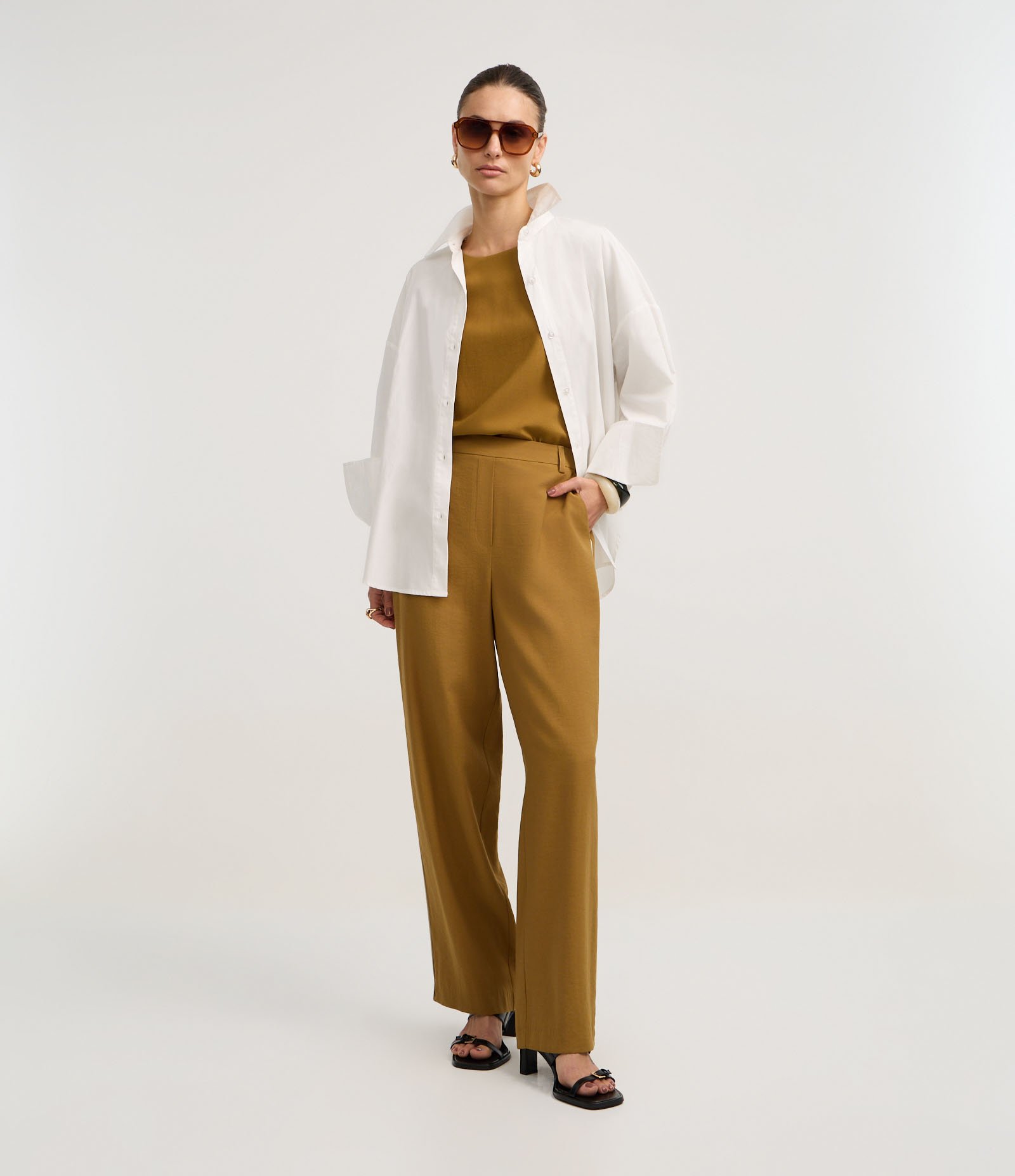 Blusa Alfaiatada em Crepe com Cava Raglan Contrastante Mostarda 2