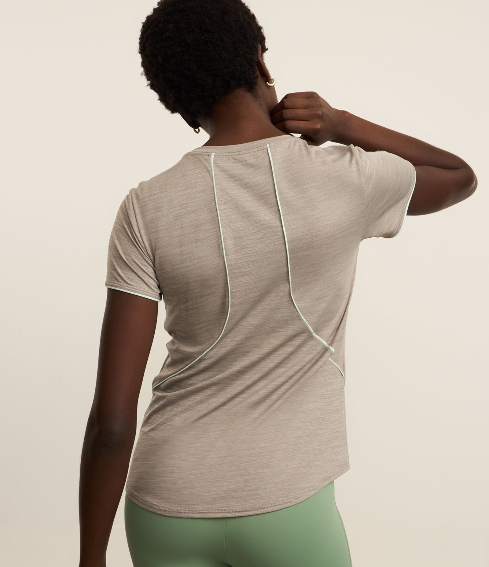 Camiseta Esportiva com Tecnologia Dry e Friso nas Costas Cinza 1