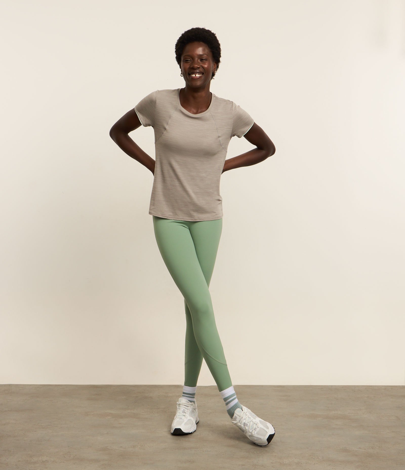 Camiseta Esportiva com Tecnologia Dry e Friso nas Costas Cinza 3