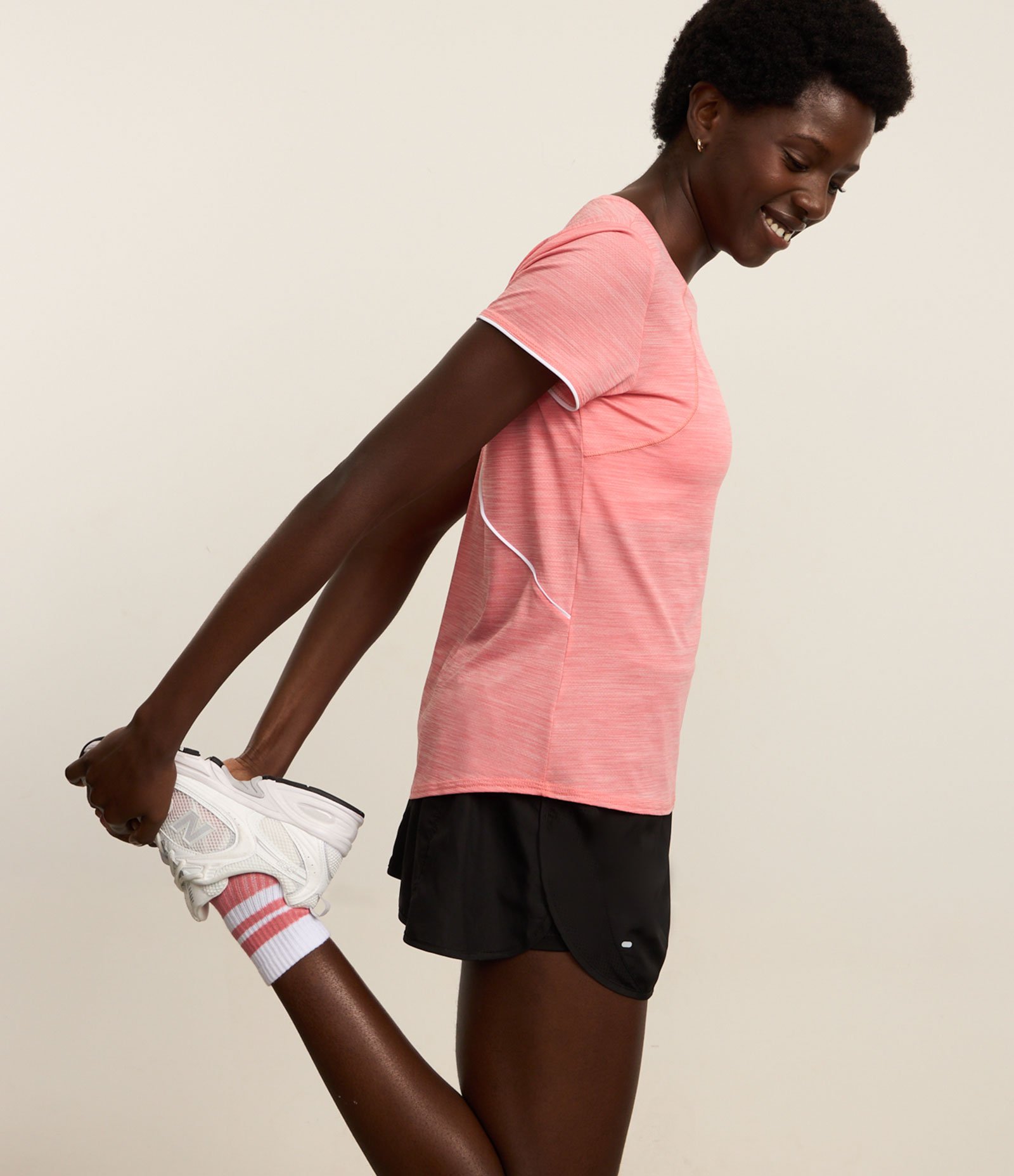 Camiseta Esportiva com Tecnologia Dry e Frisos nas Costas Rosa 1