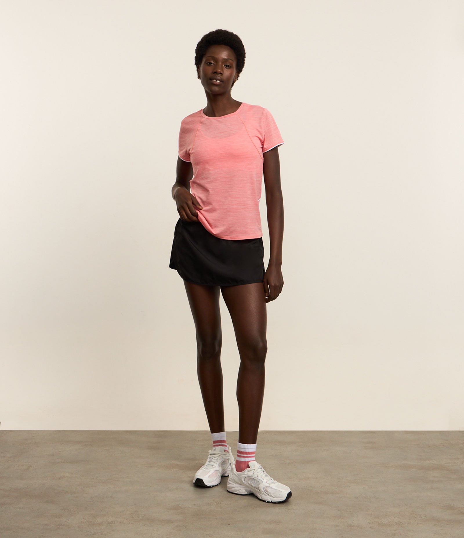 Camiseta Esportiva com Tecnologia Dry e Frisos nas Costas Rosa 3