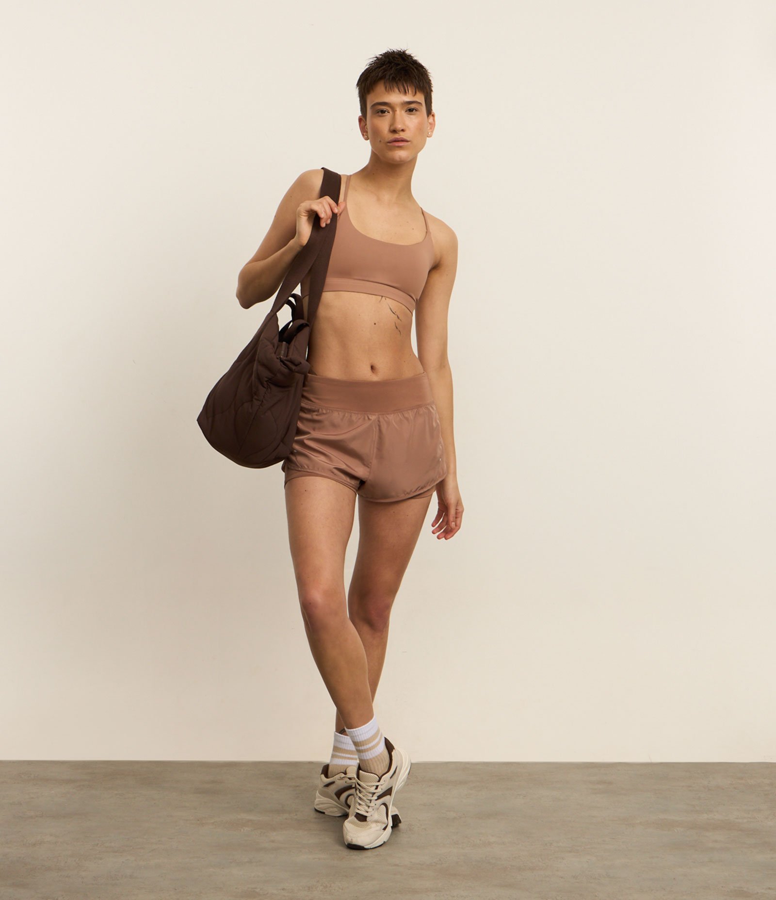 Top Bojo Esportivo em Microfibra com Alças Finas Cruzadas Bege 3