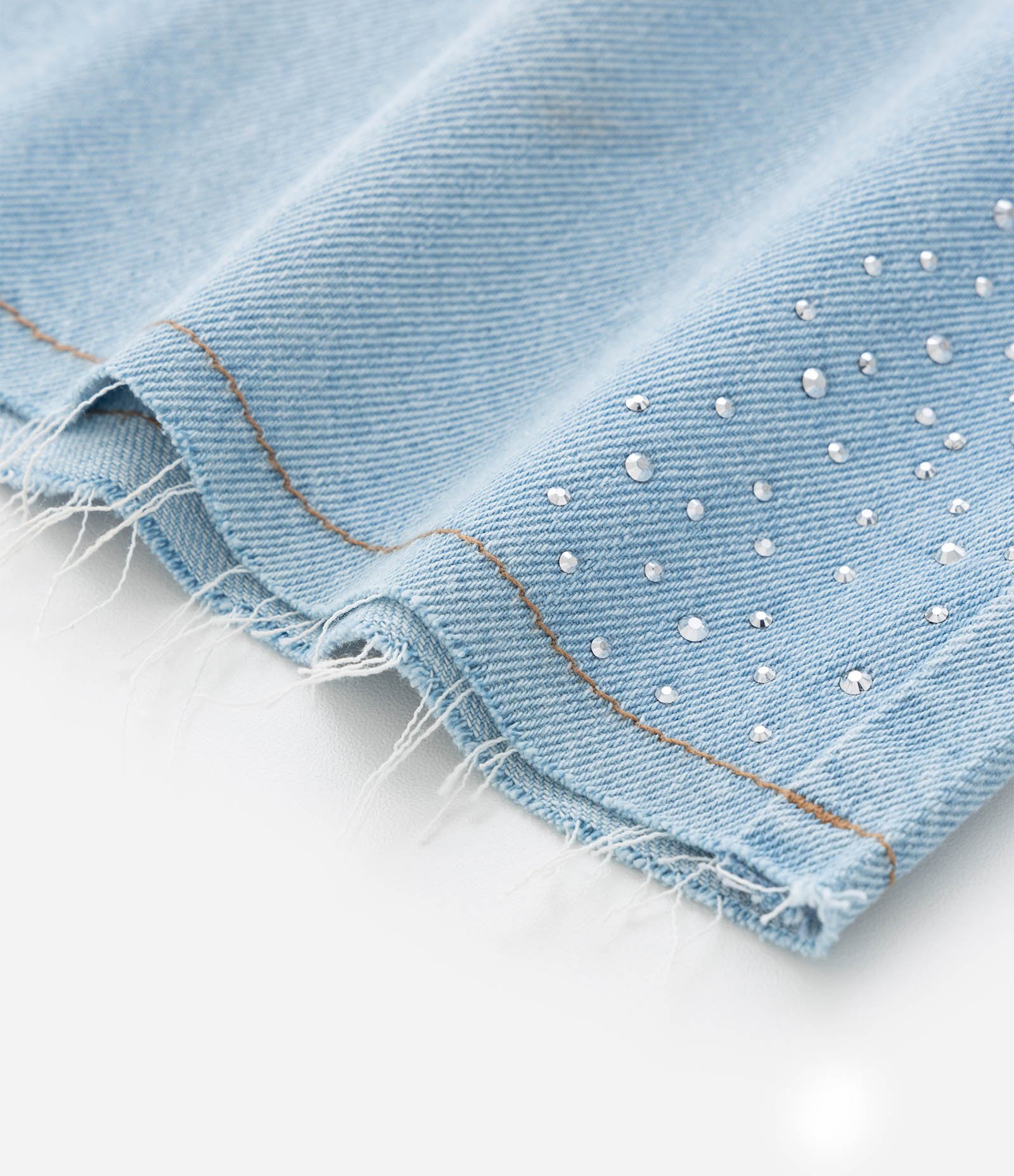 Bermuda Jorts Infantil em Jeans com Aplicação de Brilhos Laterais - Tam 5 a 14 Anos Azul 9