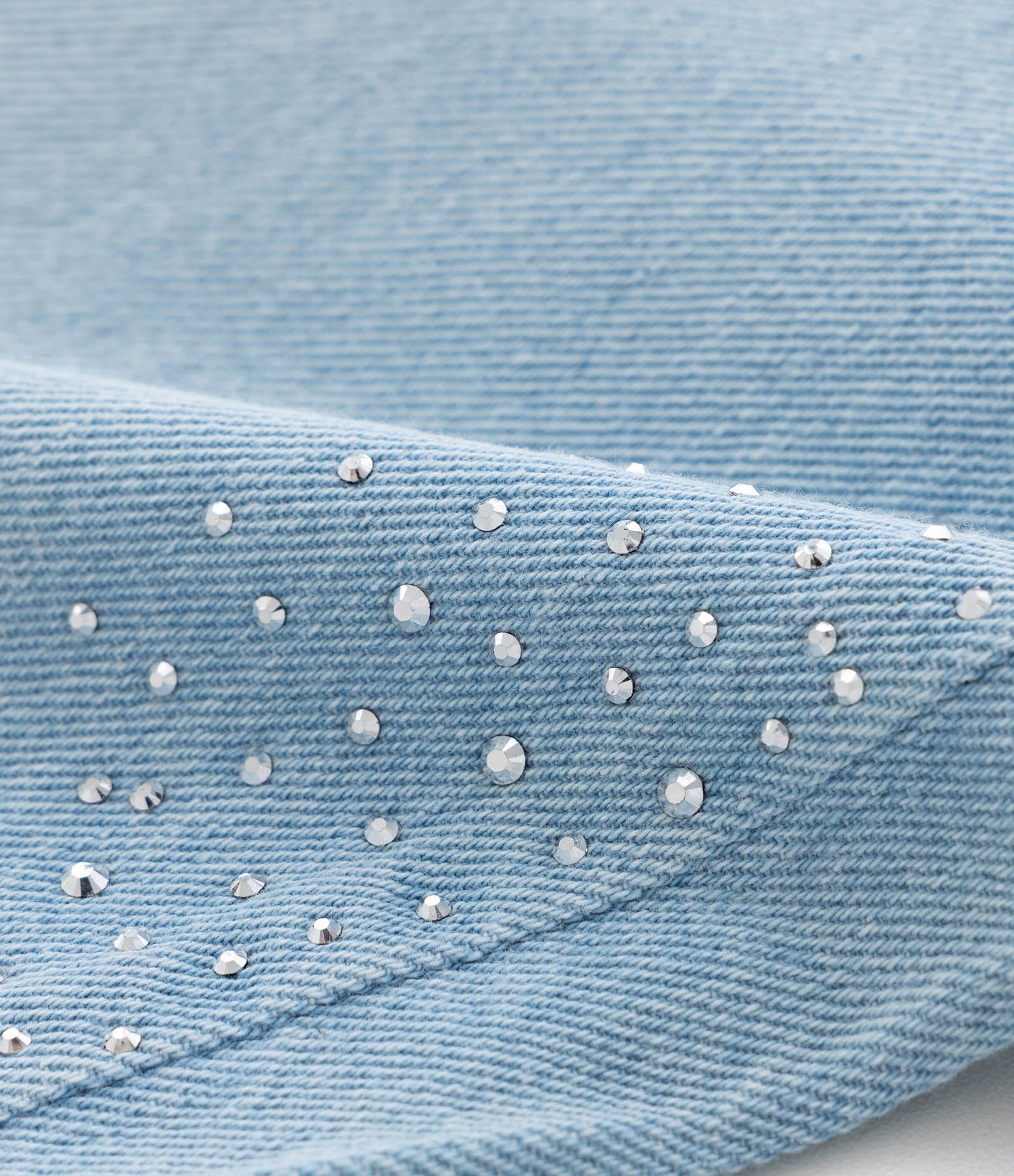 Bermuda Jorts Infantil em Jeans com Aplicação de Brilhos Laterais - Tam 5 a 14 Anos Azul 4