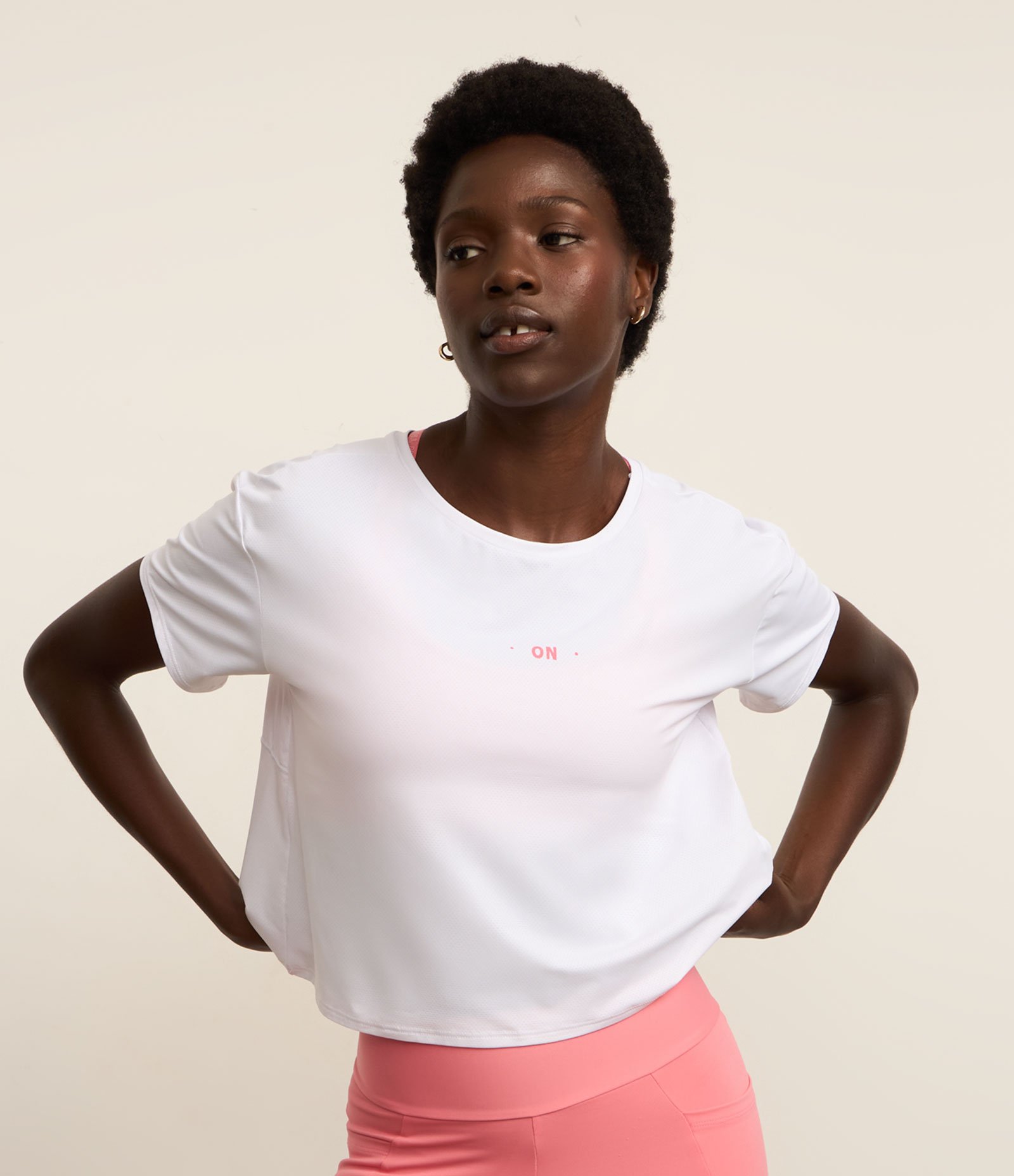 Camiseta Cropped Esportiva em Microfibra Texturizada com Detalhe nas Costas Branco 1