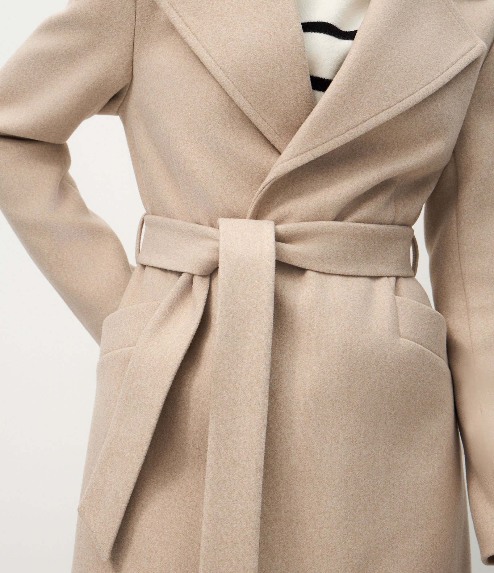 Casaco Alongado em Polivelour com Cinto de Tecido Bege Claro 4