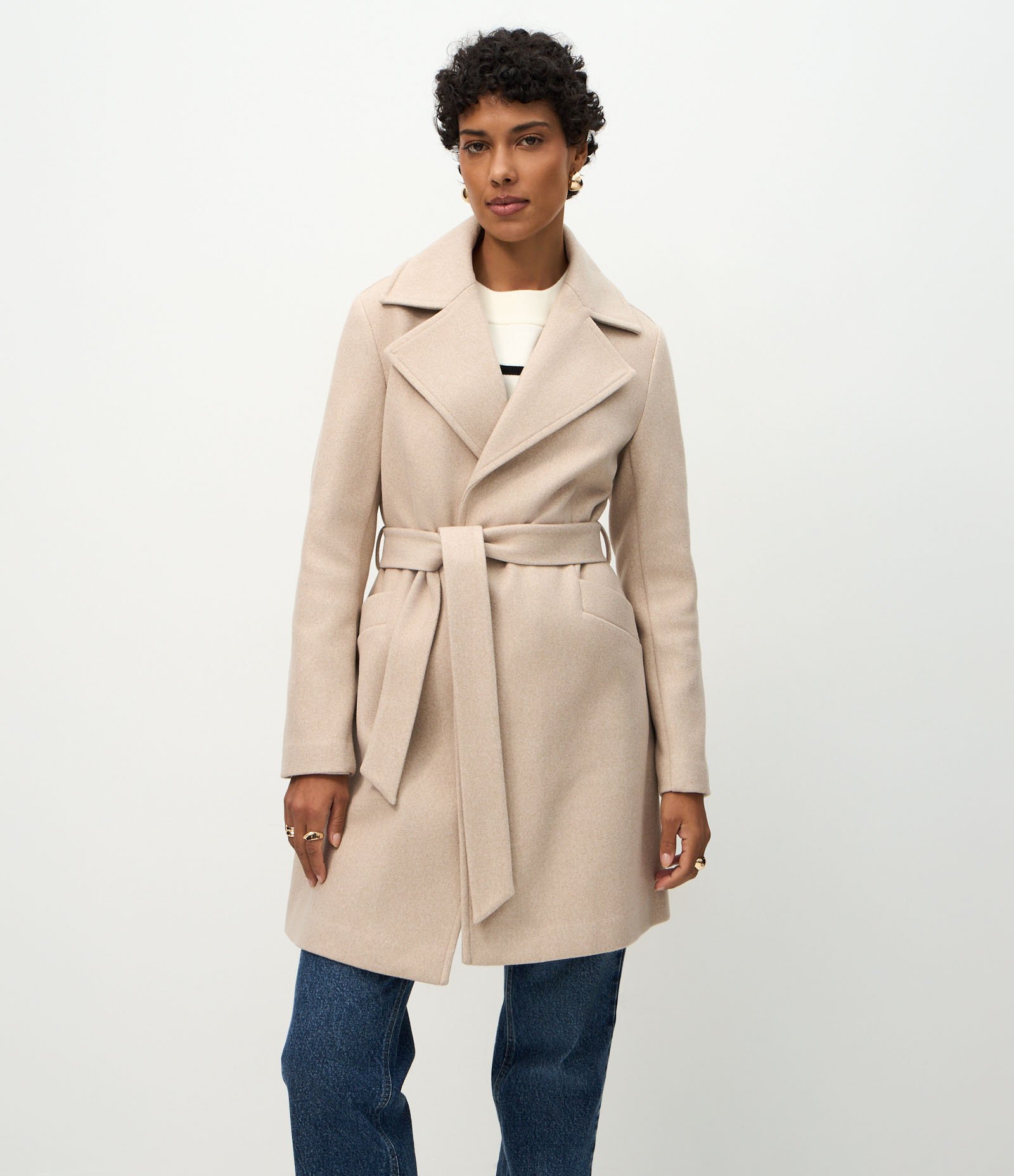 Casaco Alongado em Polivelour com Cinto de Tecido Bege Claro 5