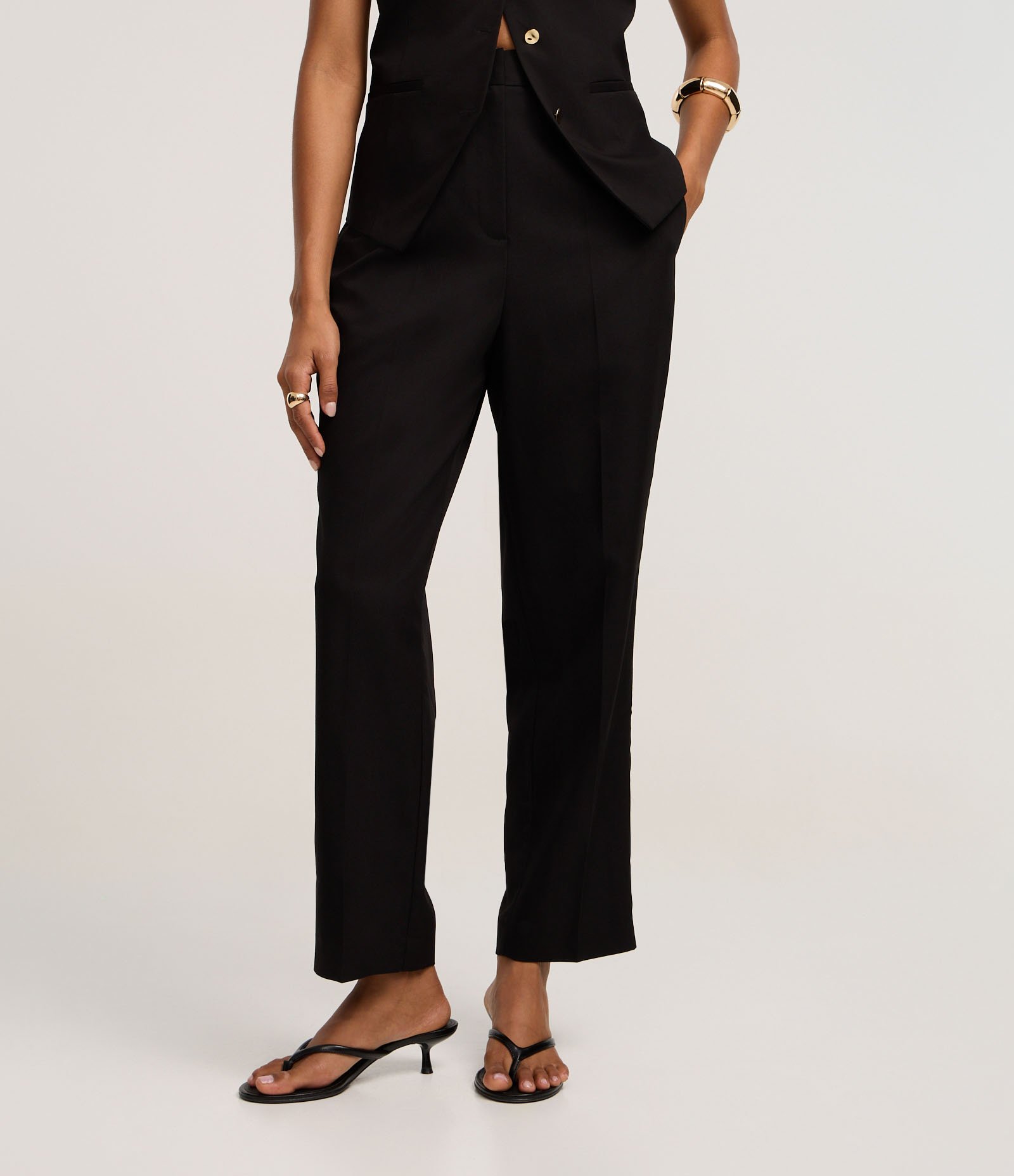 Calça Reta Alfaiatada com Textura e Bolsos Preto 2