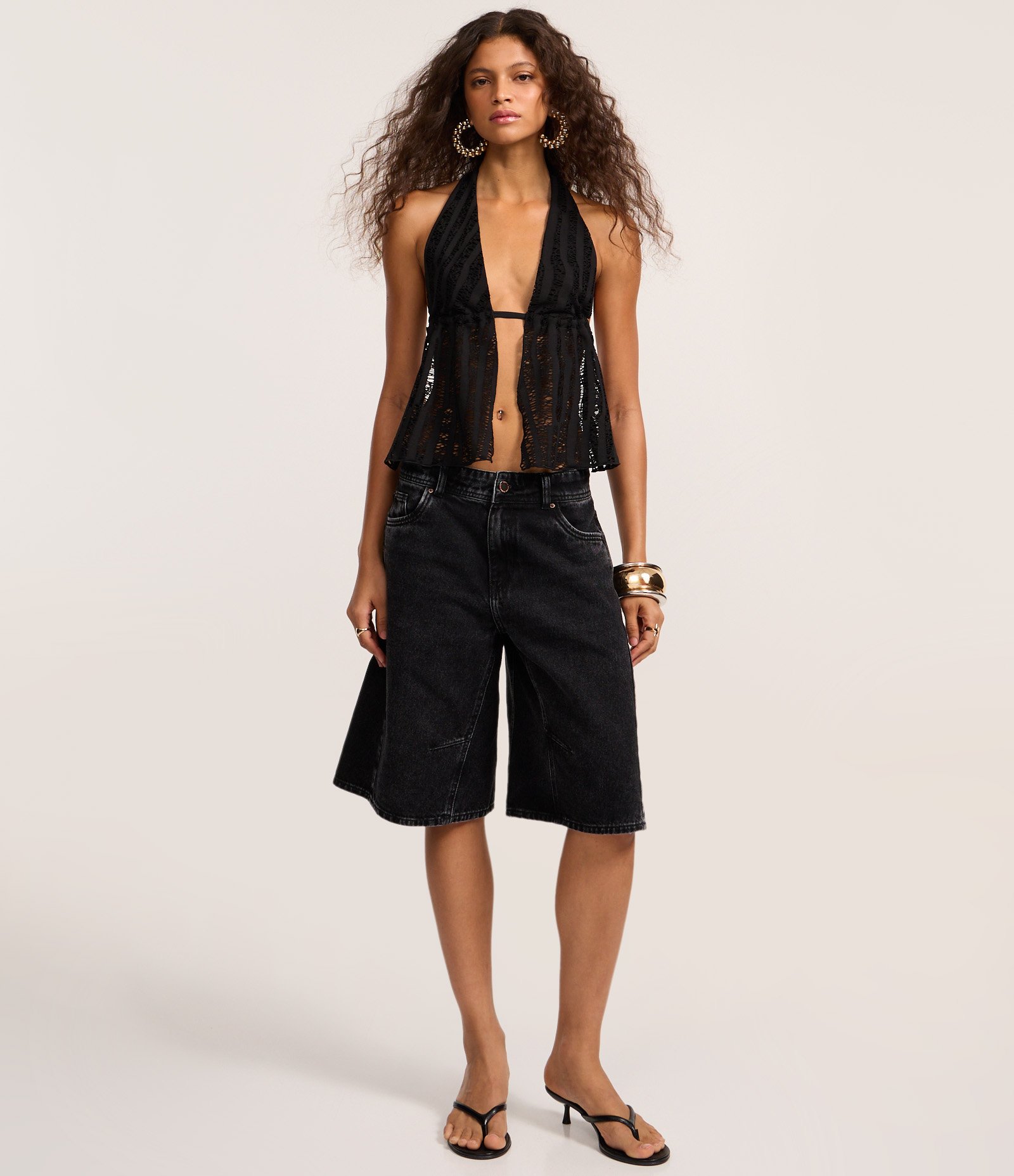 Blusa com Frente Única em Renda Preto 2