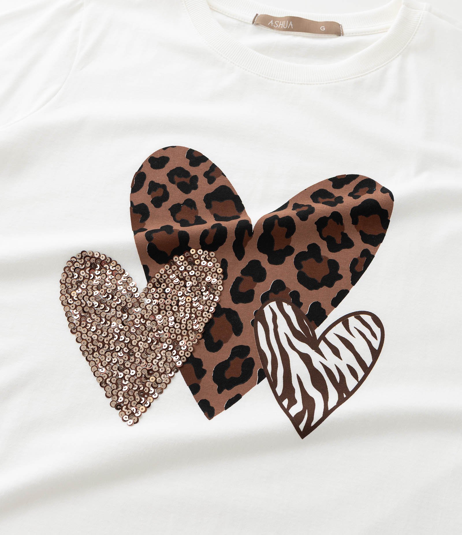 Camiseta com Estampa de Corações Animal Print e Paetês Curve & Plus Size Branco 7